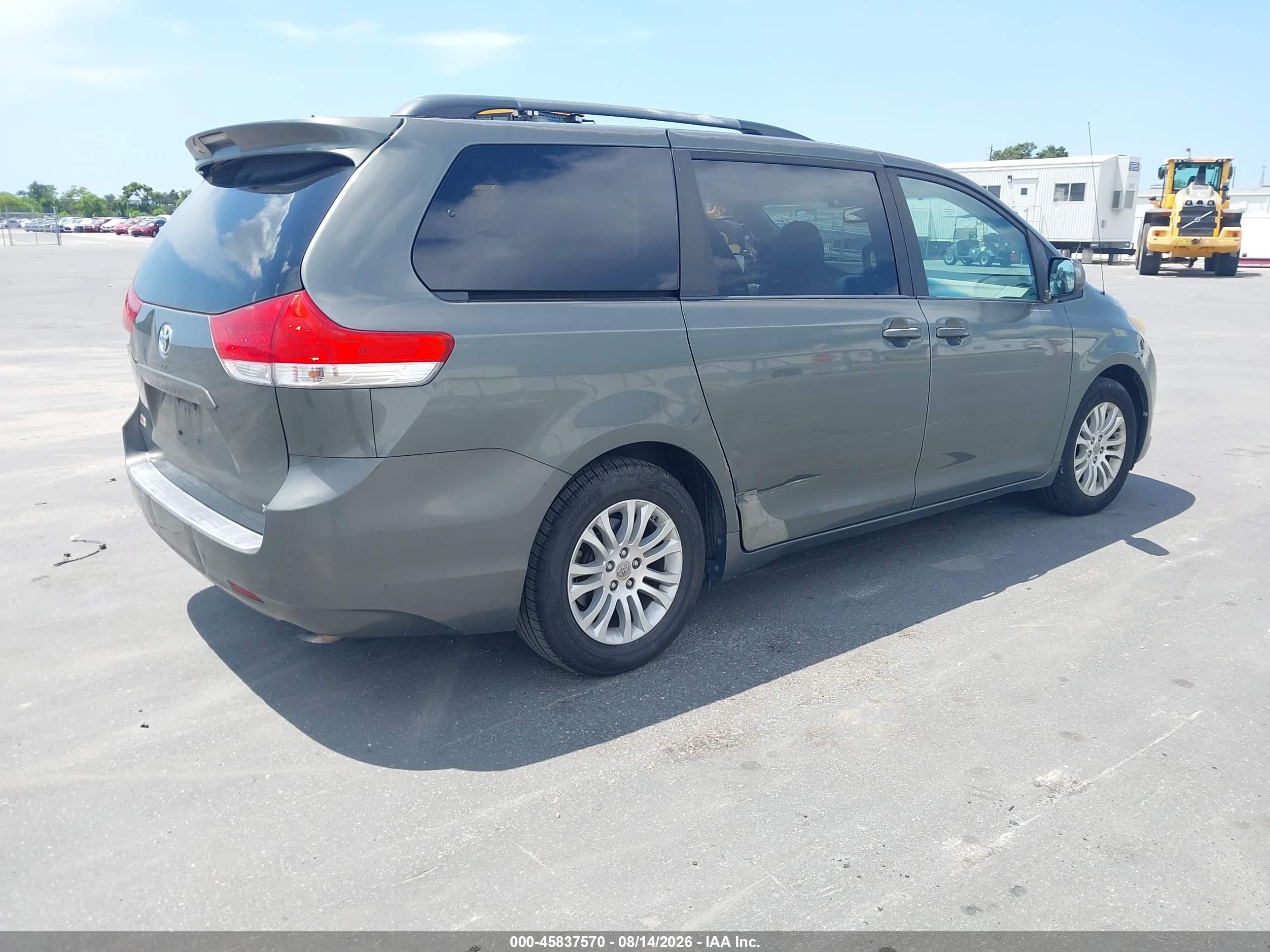 2011 Toyota Sienna Xle/limited Green vin: 5TDYK3DC8BS040264