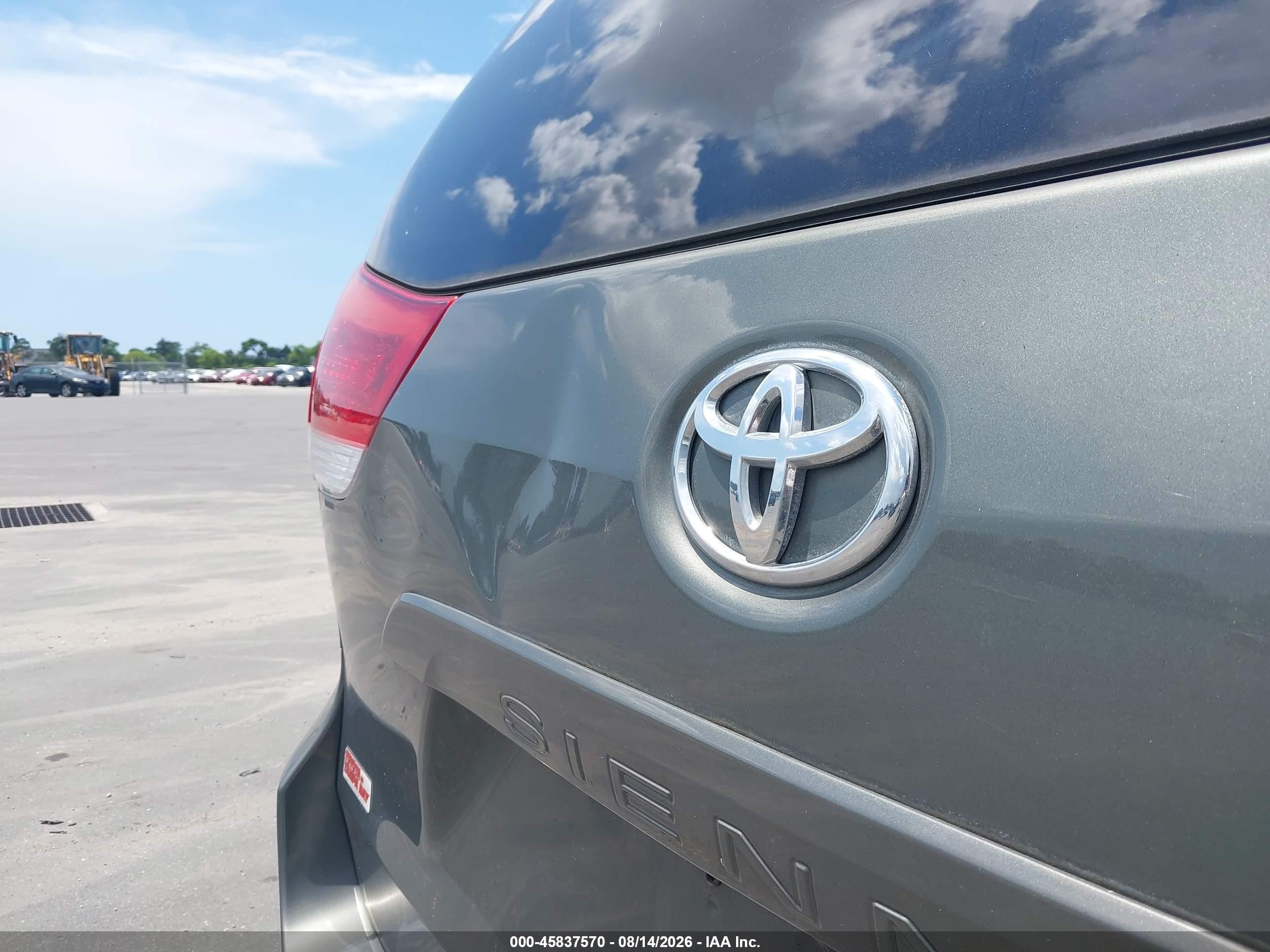 2011 Toyota Sienna Xle/limited Green vin: 5TDYK3DC8BS040264