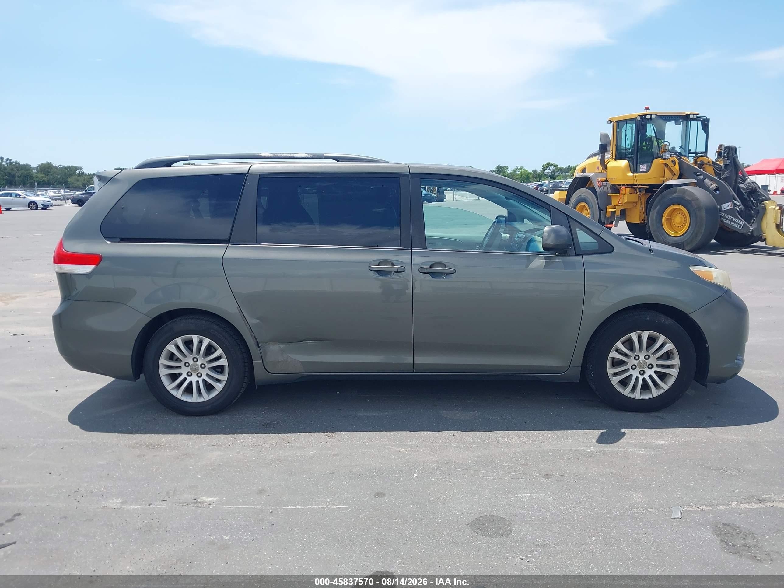 2011 Toyota Sienna Xle/limited Green vin: 5TDYK3DC8BS040264