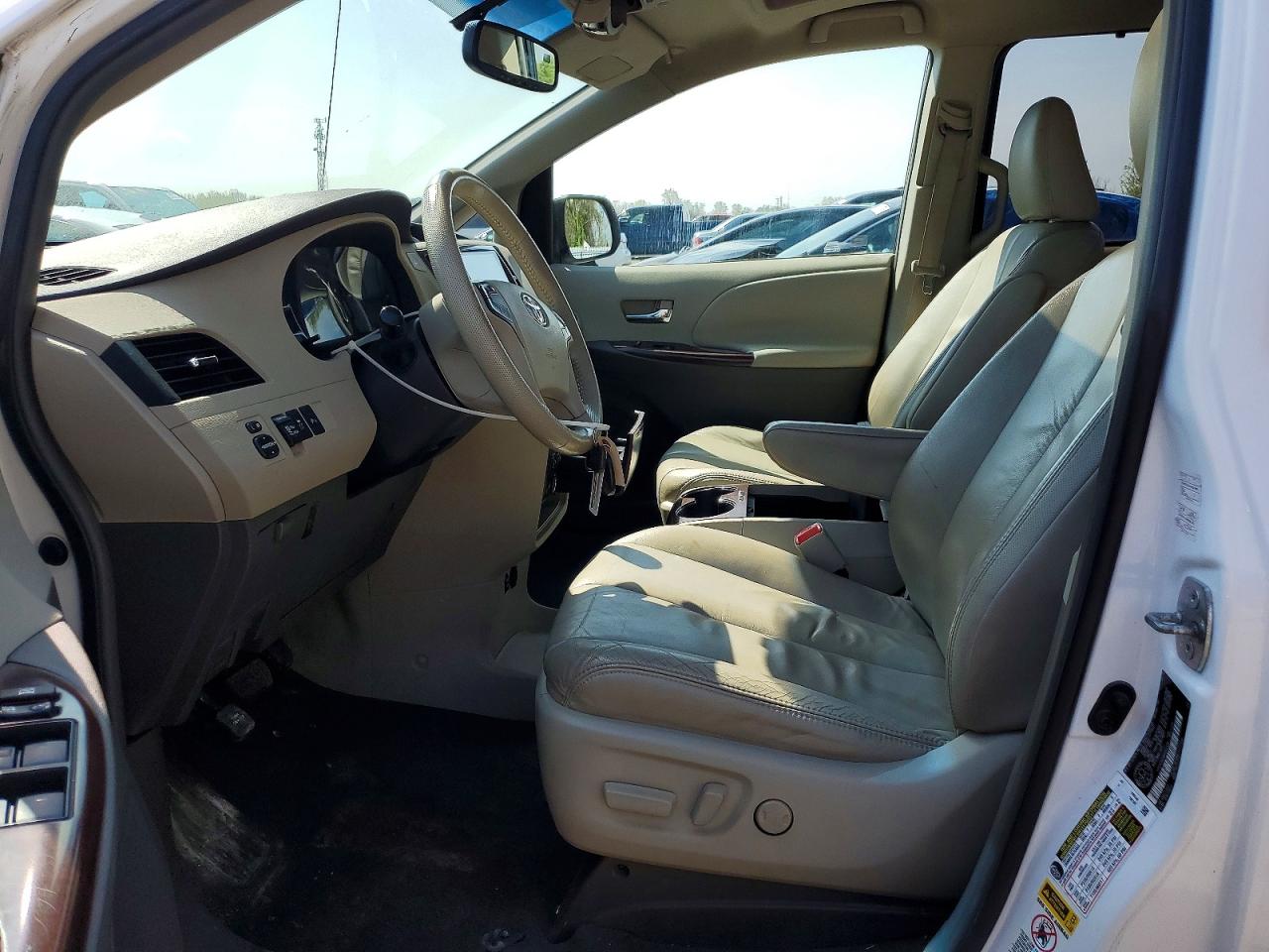 2011 Toyota Sienna Xle 8-passenger White vin: 5TDYK3DC8BS057176