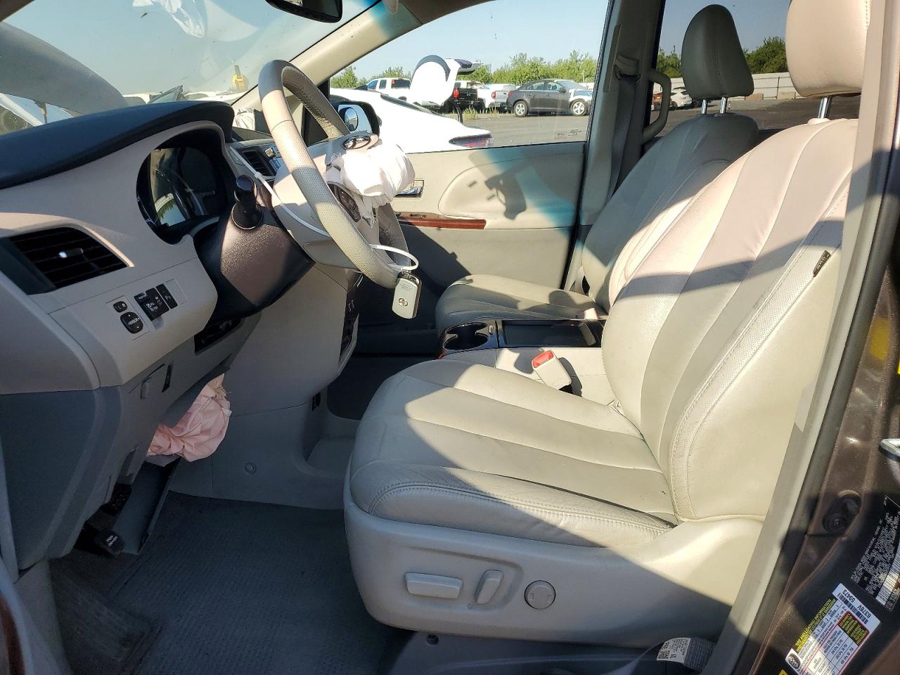 2011 Toyota Sienna Xle 8-passenger Gray vin: 5TDYK3DC8BS059011