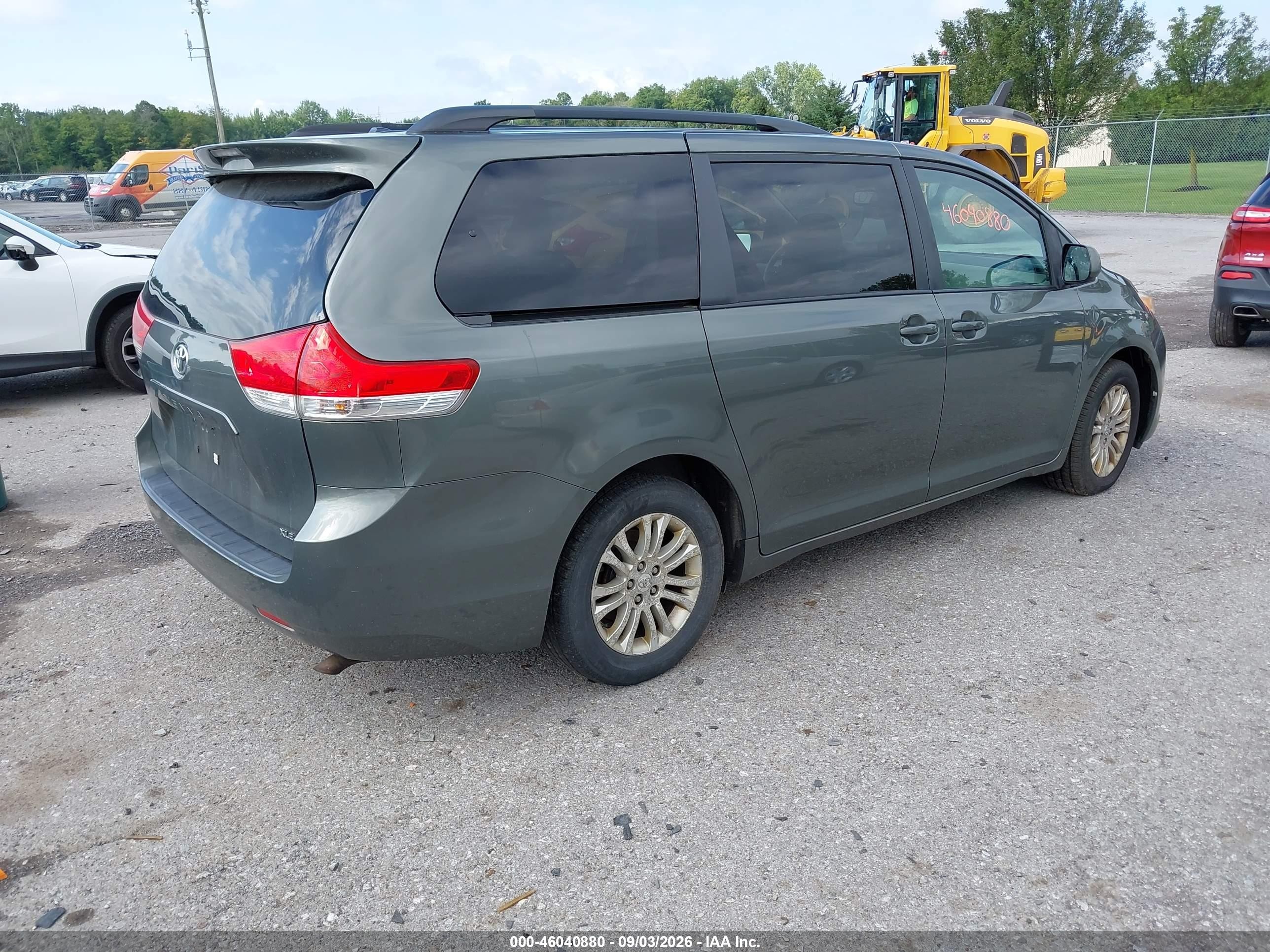 2011 Toyota Sienna Xle V6 Green vin: 5TDYK3DC8BS064452