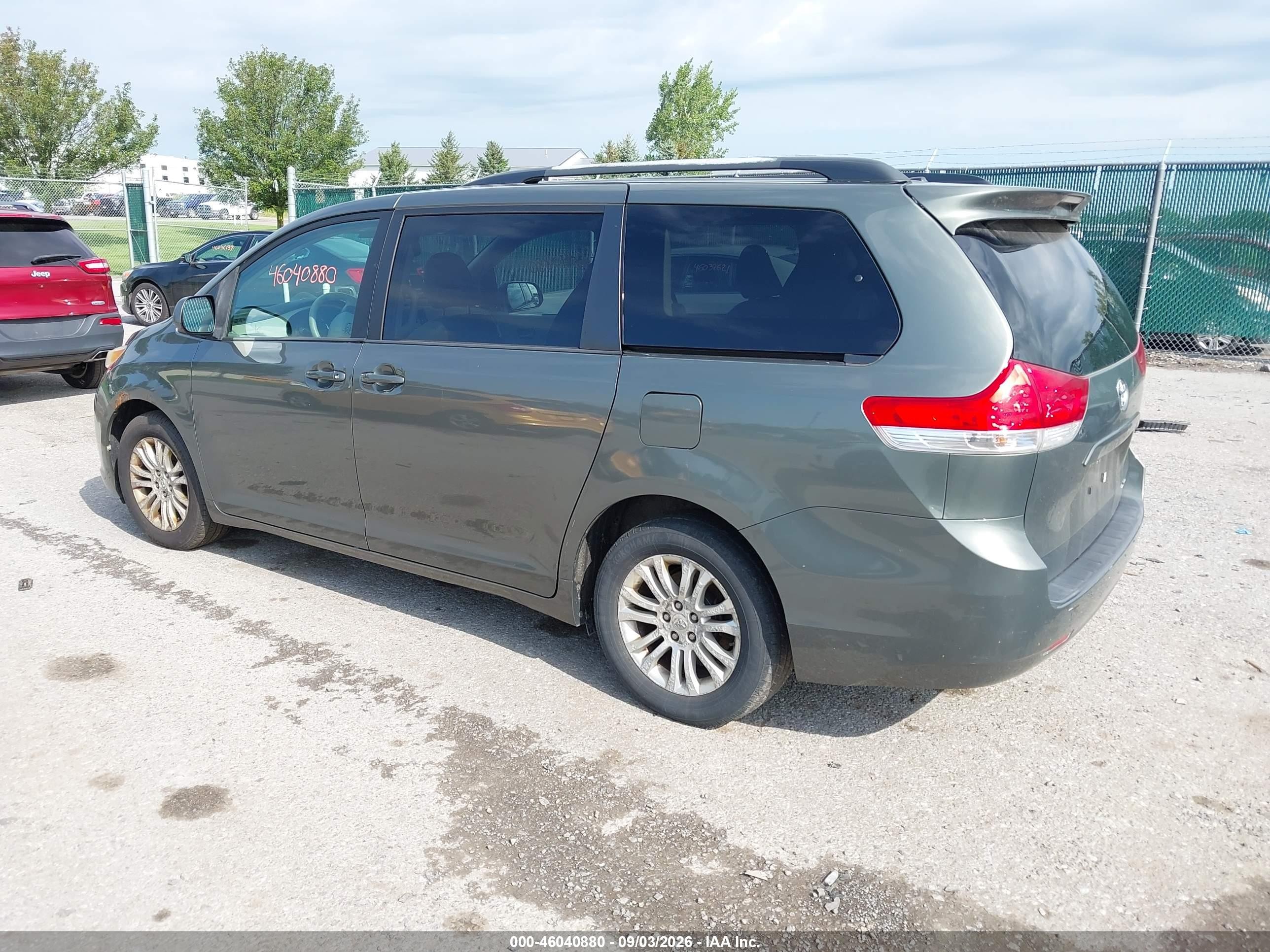 2011 Toyota Sienna Xle V6 Green vin: 5TDYK3DC8BS064452
