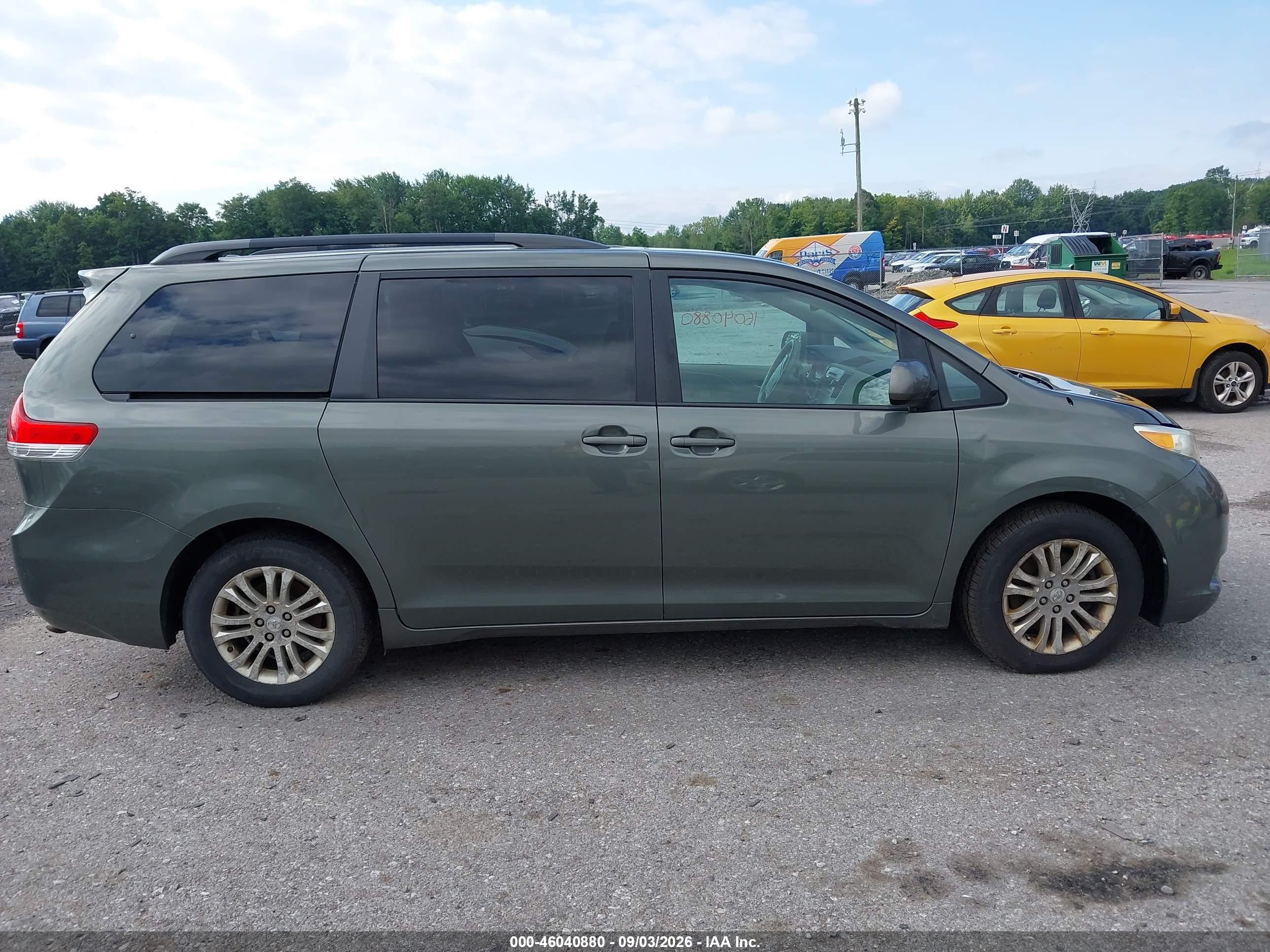 2011 Toyota Sienna Xle V6 Green vin: 5TDYK3DC8BS064452