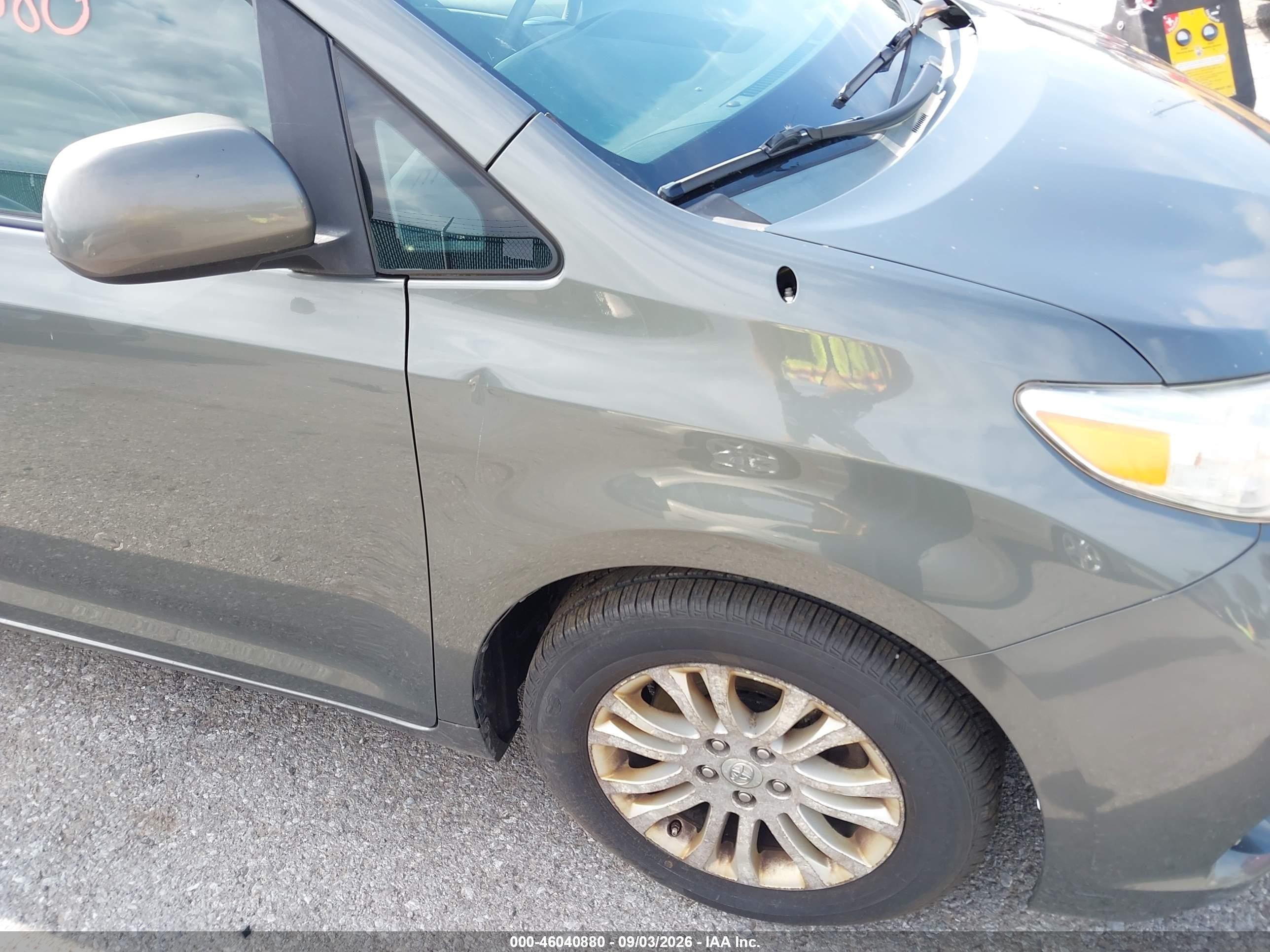 2011 Toyota Sienna Xle V6 Green vin: 5TDYK3DC8BS064452