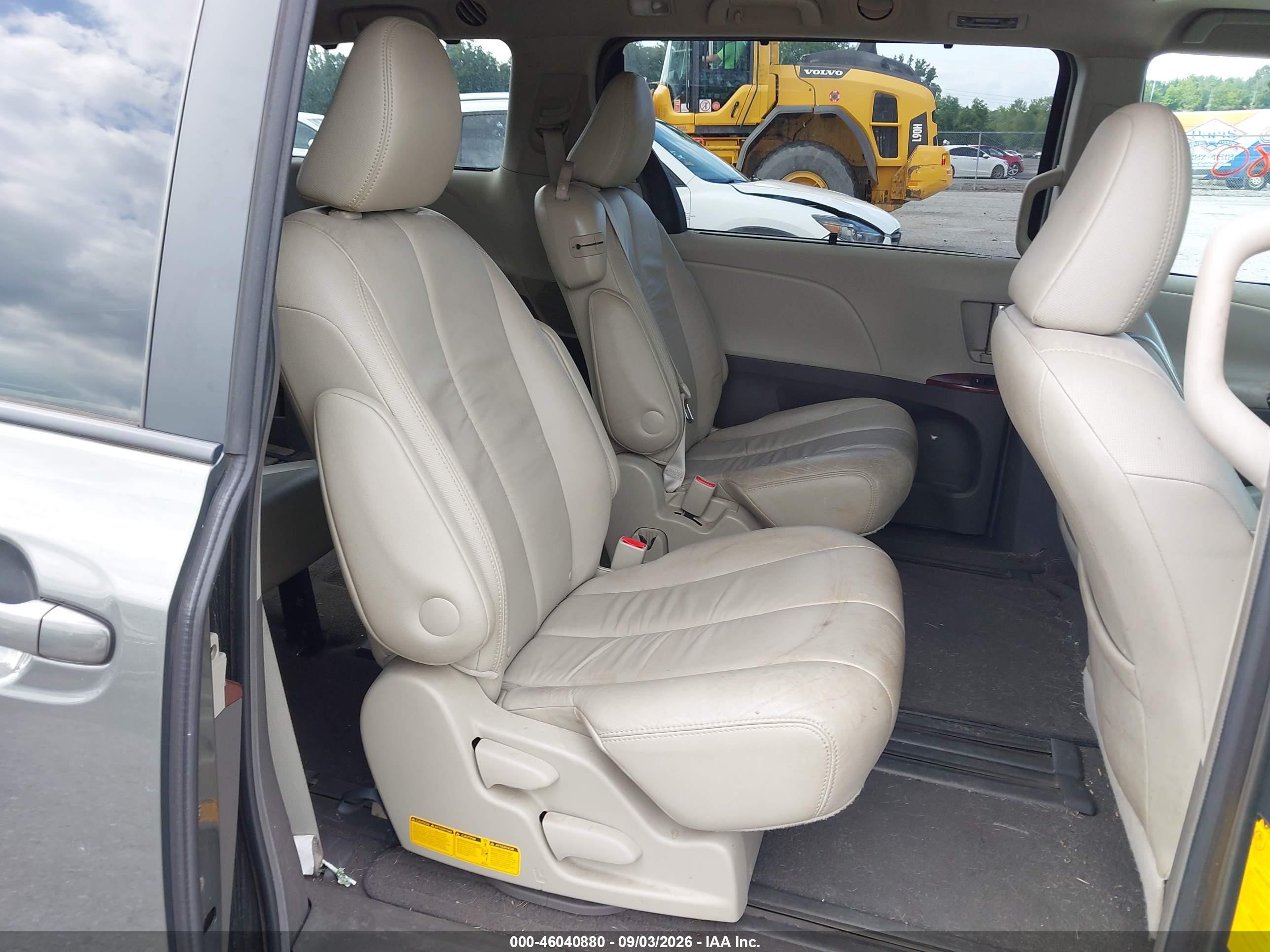 2011 Toyota Sienna Xle V6 Green vin: 5TDYK3DC8BS064452