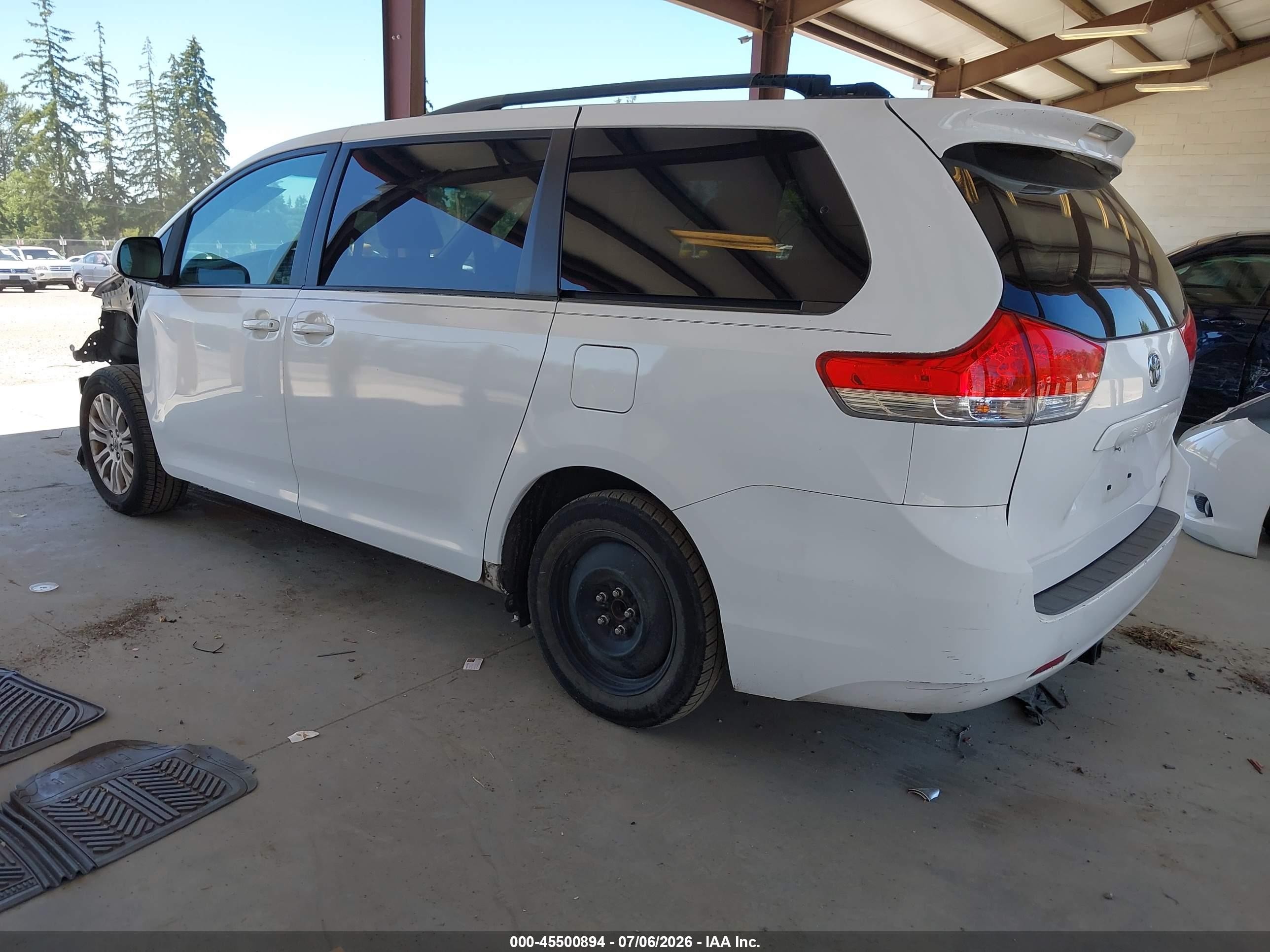2011 Toyota Sienna Xle V6 White vin: 5TDYK3DC8BS082983