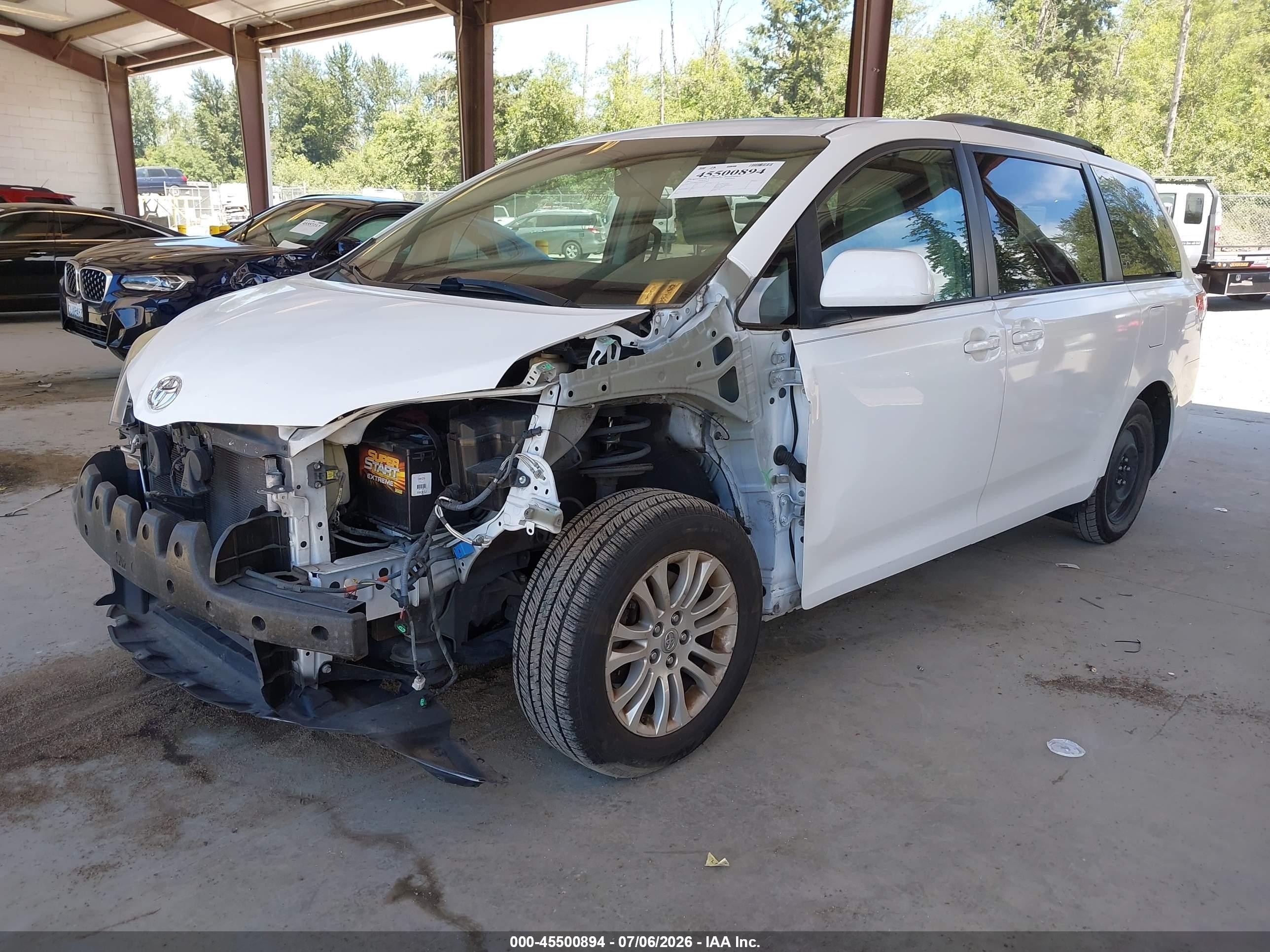 2011 Toyota Sienna Xle V6 White vin: 5TDYK3DC8BS082983