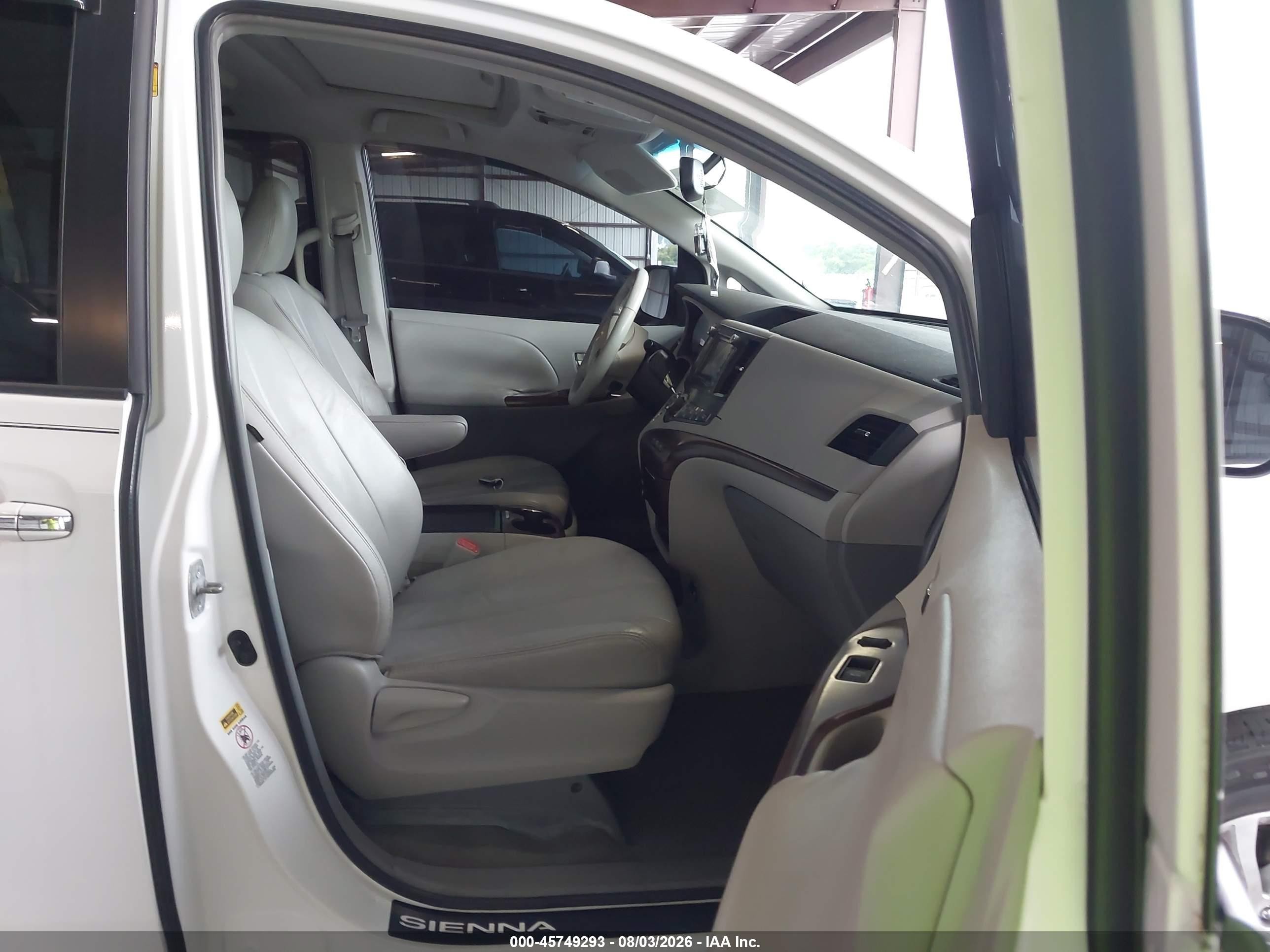 2011 Toyota Sienna Xle V6 White vin: 5TDYK3DC8BS144284