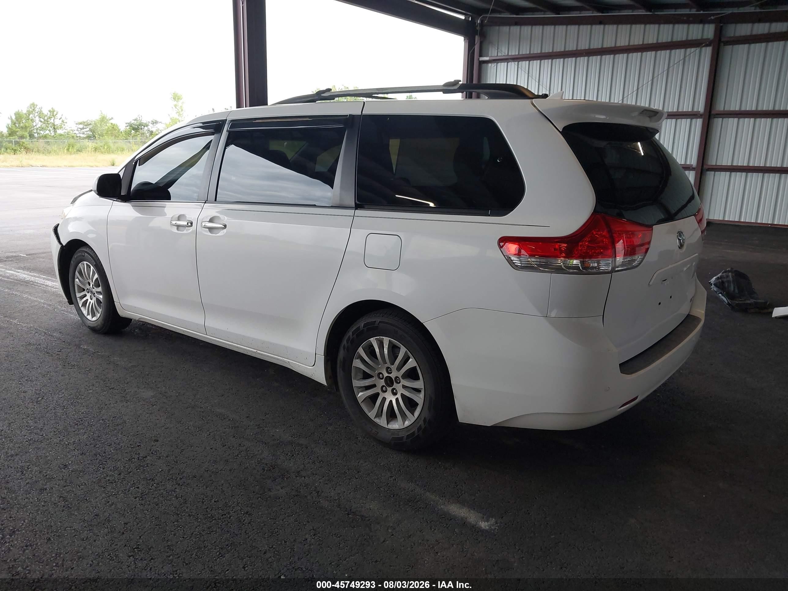 2011 Toyota Sienna Xle V6 White vin: 5TDYK3DC8BS144284
