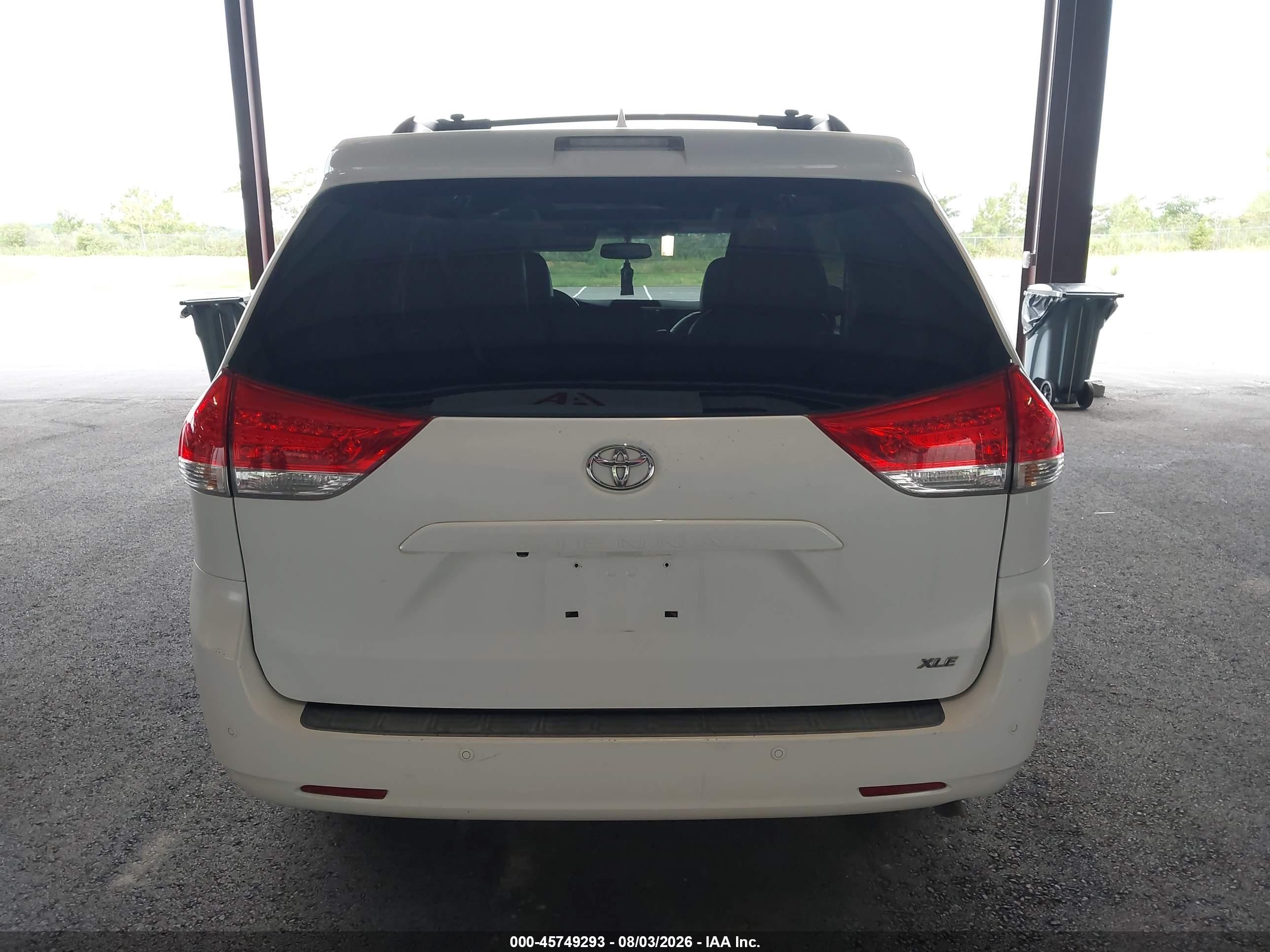 2011 Toyota Sienna Xle V6 White vin: 5TDYK3DC8BS144284