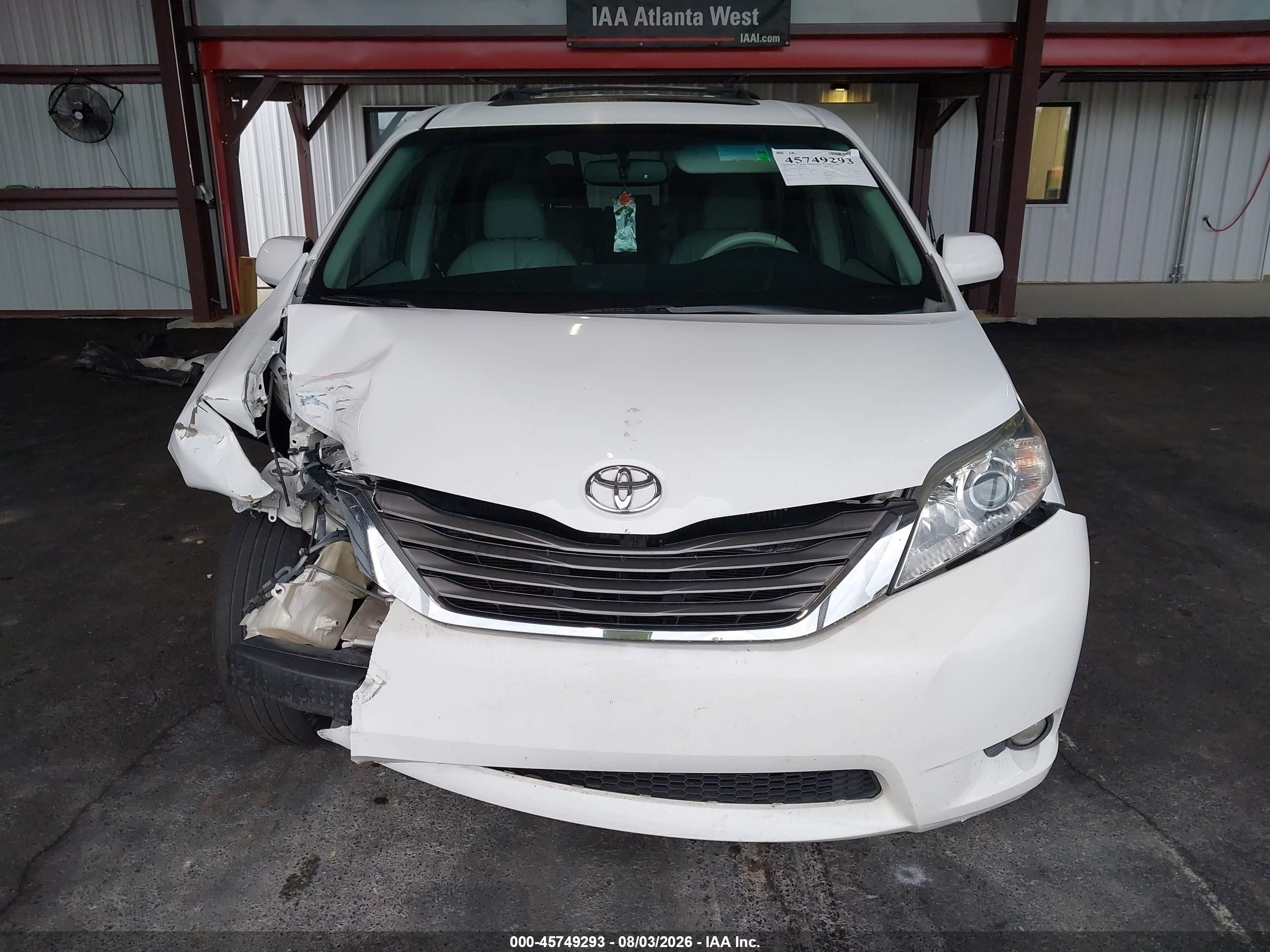 2011 Toyota Sienna Xle V6 White vin: 5TDYK3DC8BS144284