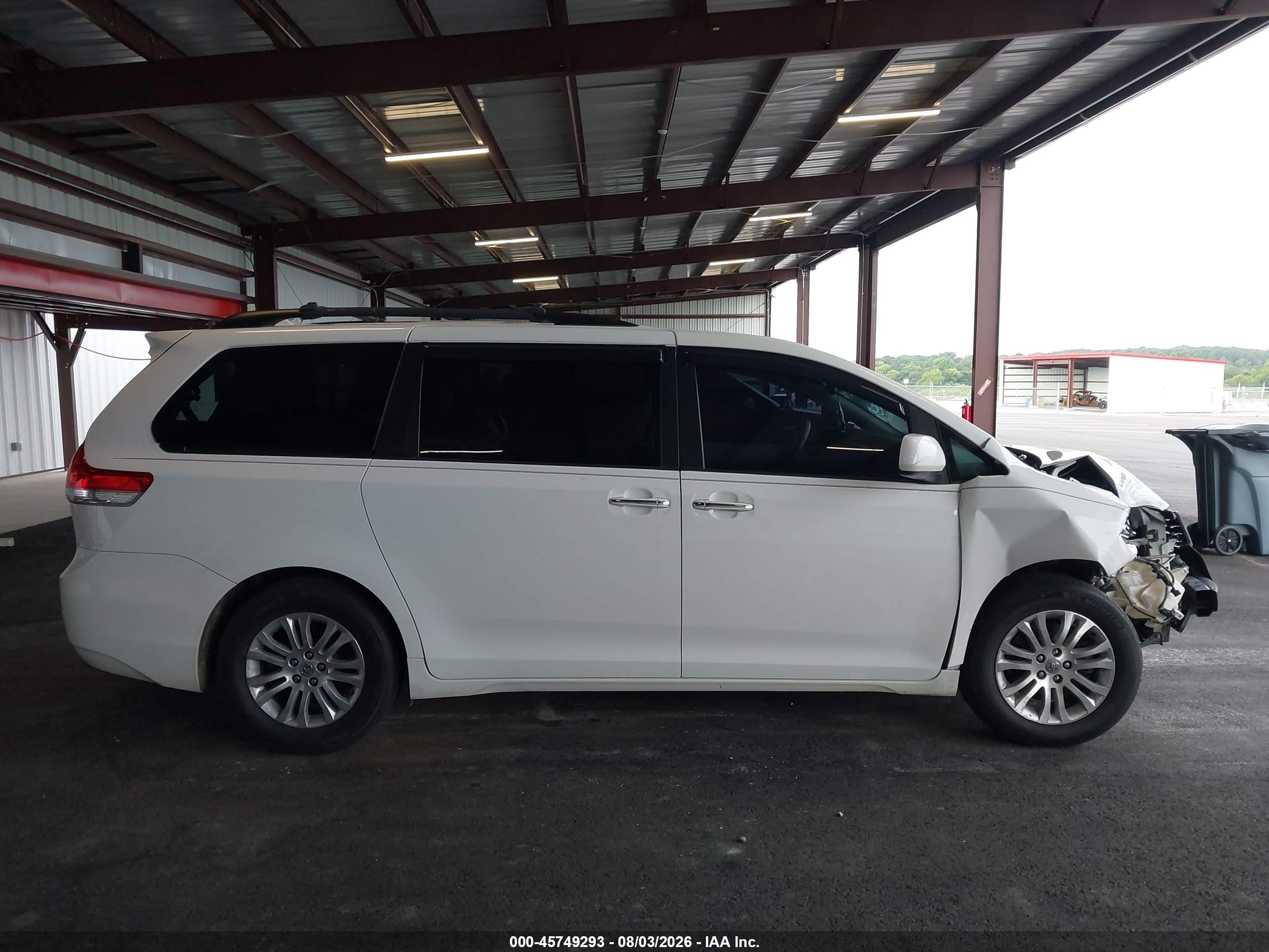 2011 Toyota Sienna Xle V6 White vin: 5TDYK3DC8BS144284