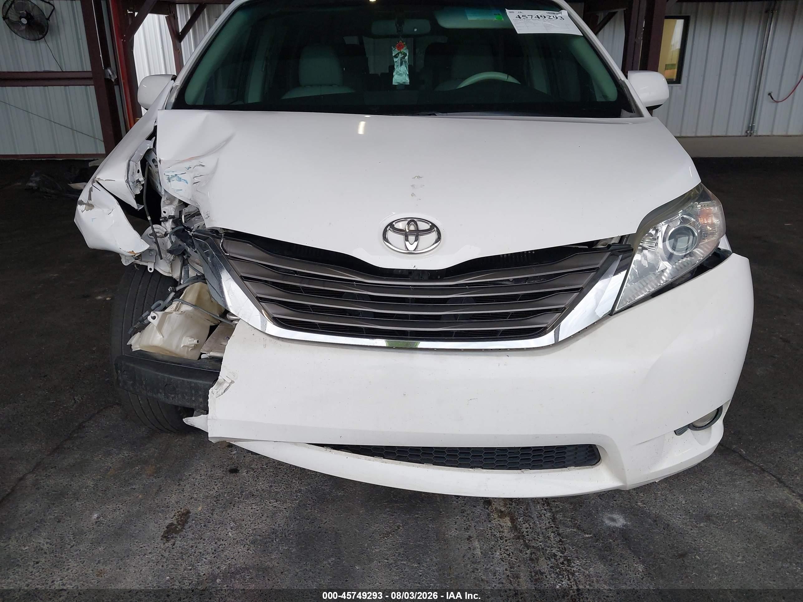 2011 Toyota Sienna Xle V6 White vin: 5TDYK3DC8BS144284