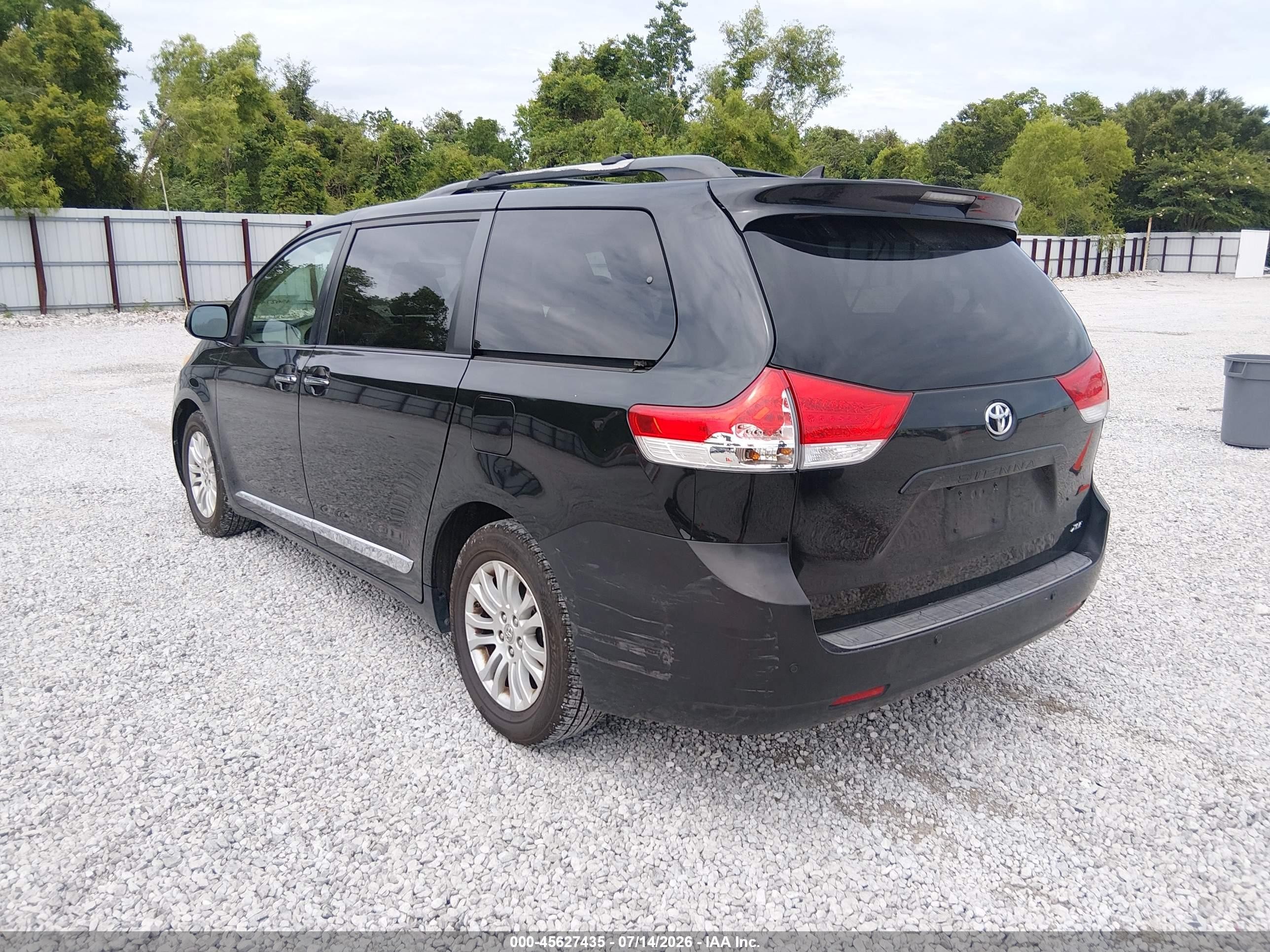 2011 Toyota Sienna Xle V6 Black vin: 5TDYK3DC8BS148173