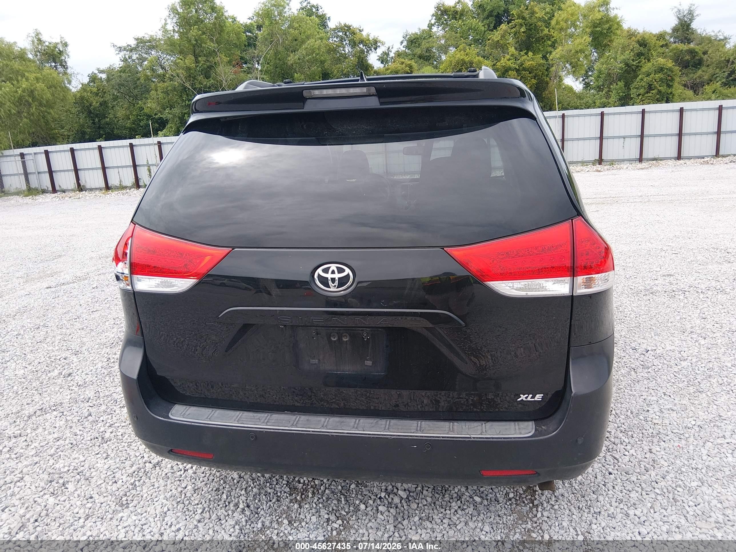 2011 Toyota Sienna Xle V6 Black vin: 5TDYK3DC8BS148173