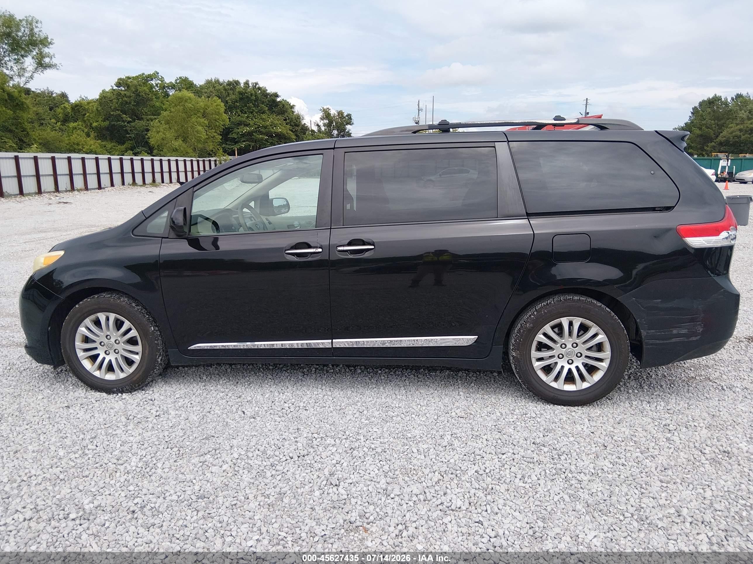 2011 Toyota Sienna Xle V6 Black vin: 5TDYK3DC8BS148173