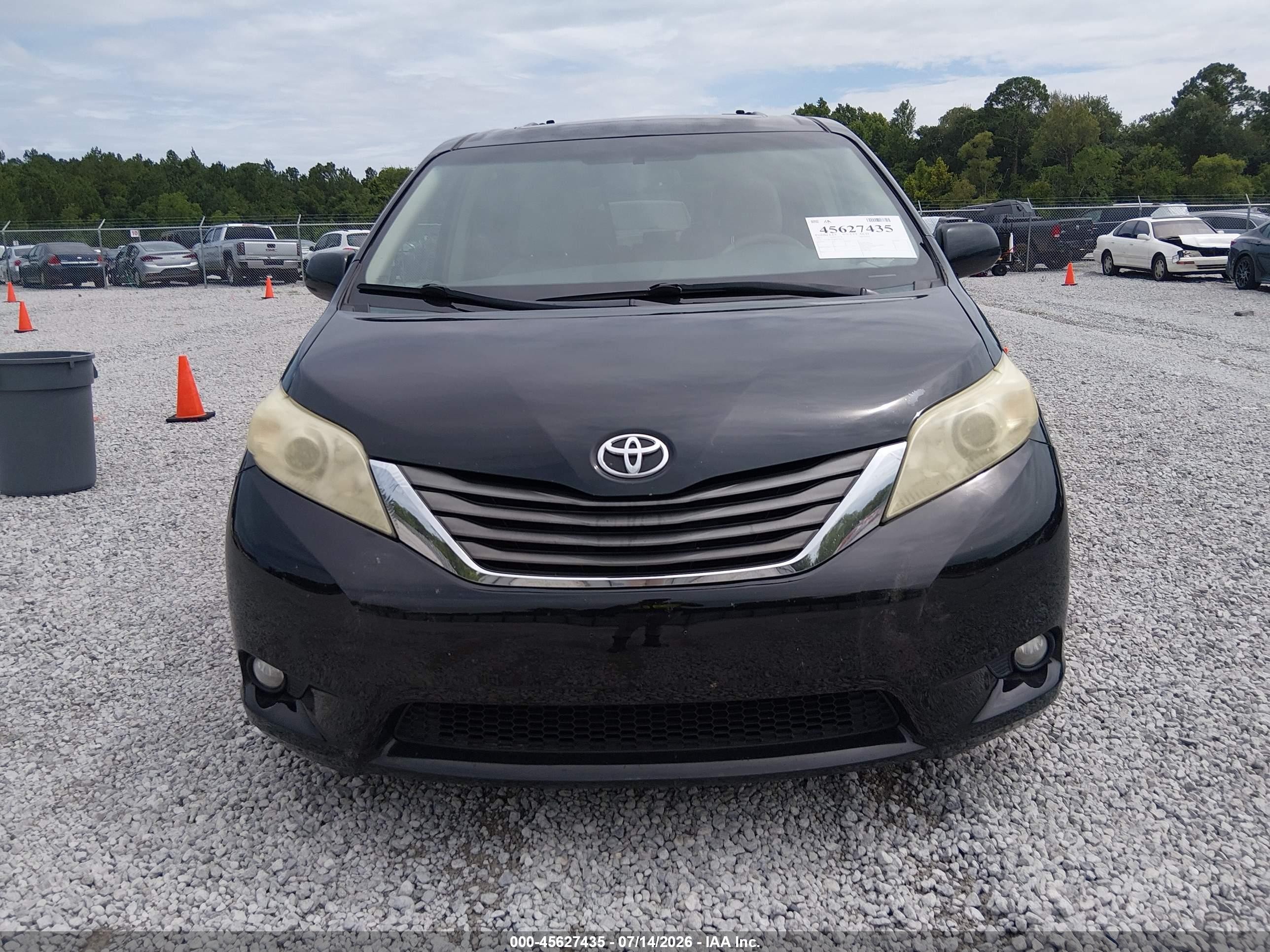 2011 Toyota Sienna Xle V6 Black vin: 5TDYK3DC8BS148173