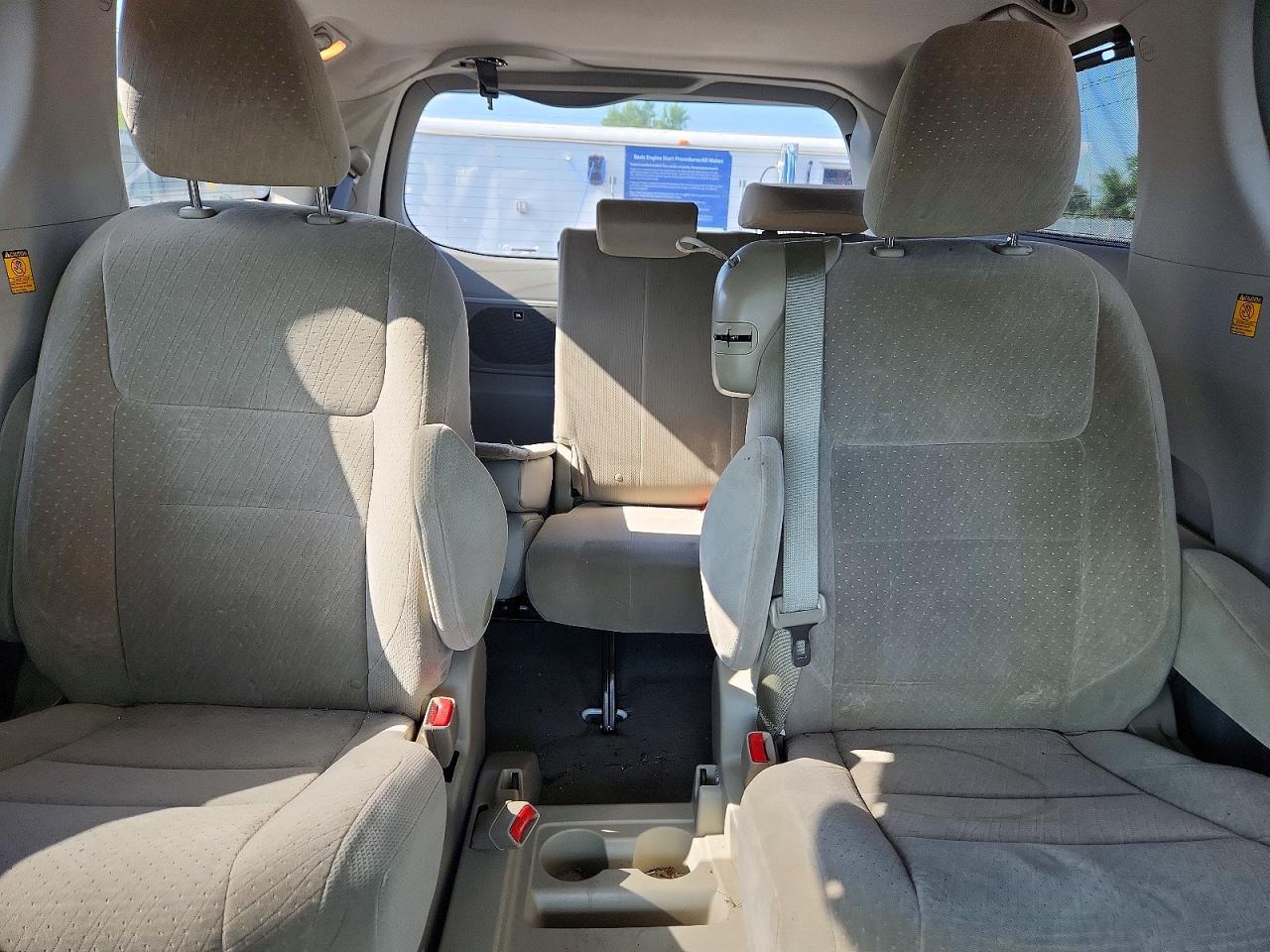 2011 Toyota Sienna Limited 7-passenger White vin: 5TDYK3DC8BS151932
