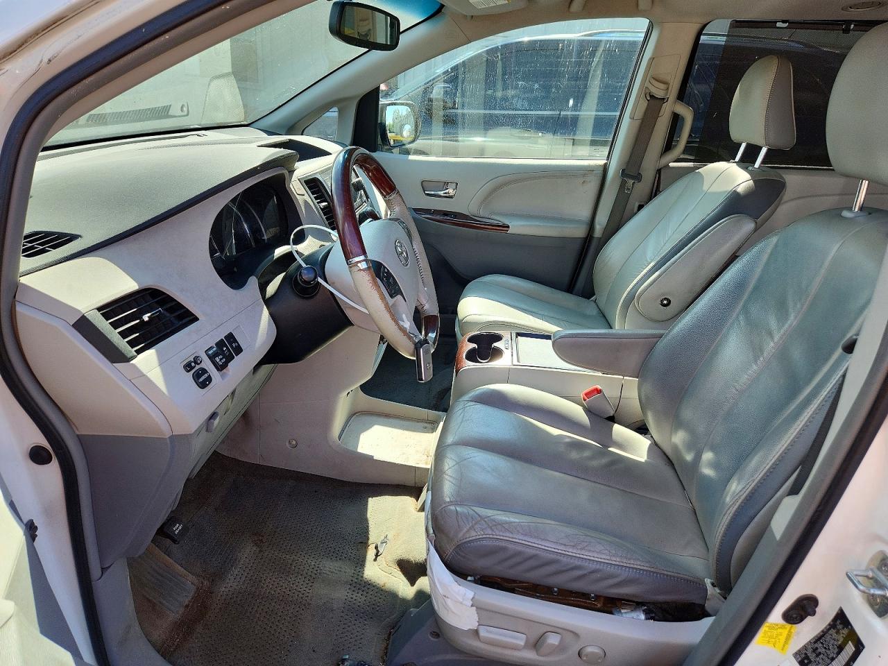 2011 Toyota Sienna Limited 7-passenger White vin: 5TDYK3DC8BS151932