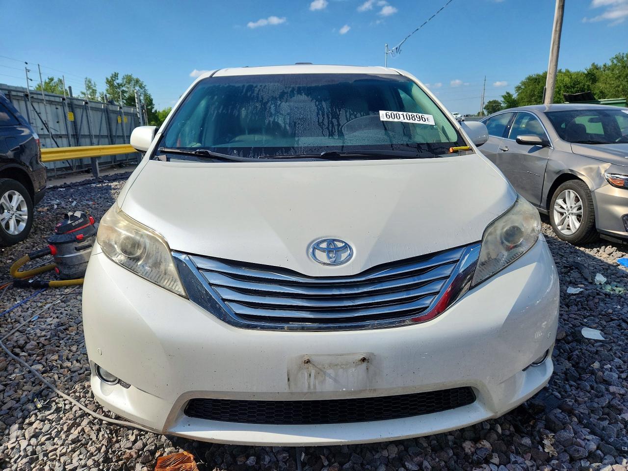 2011 Toyota Sienna Limited 7-passenger White vin: 5TDYK3DC8BS151932