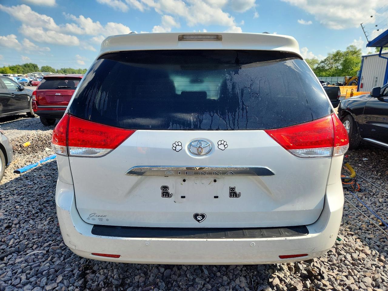 2011 Toyota Sienna Limited 7-passenger White vin: 5TDYK3DC8BS151932