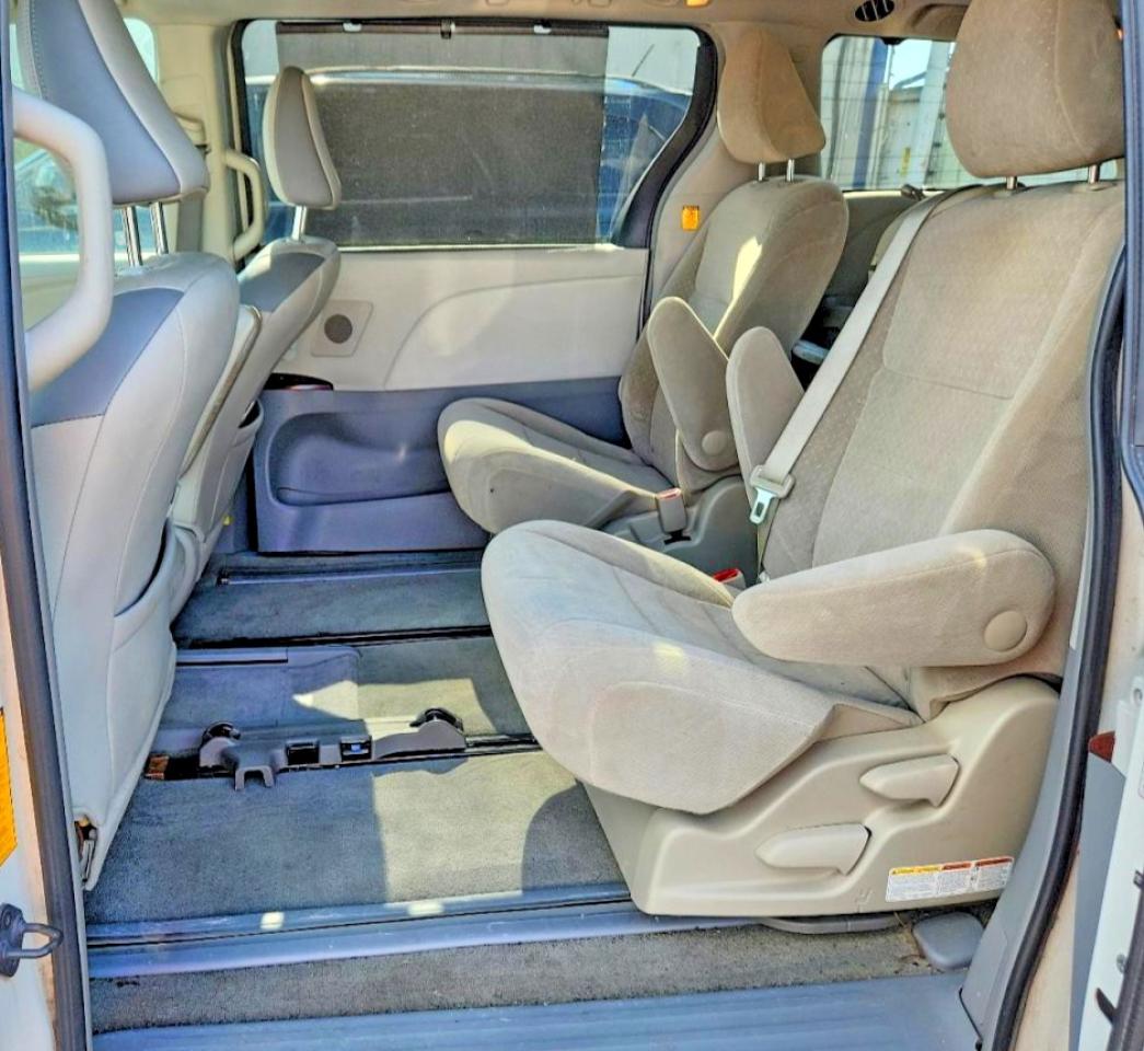 2011 Toyota Sienna Limited 7-passenger White vin: 5TDYK3DC8BS151932