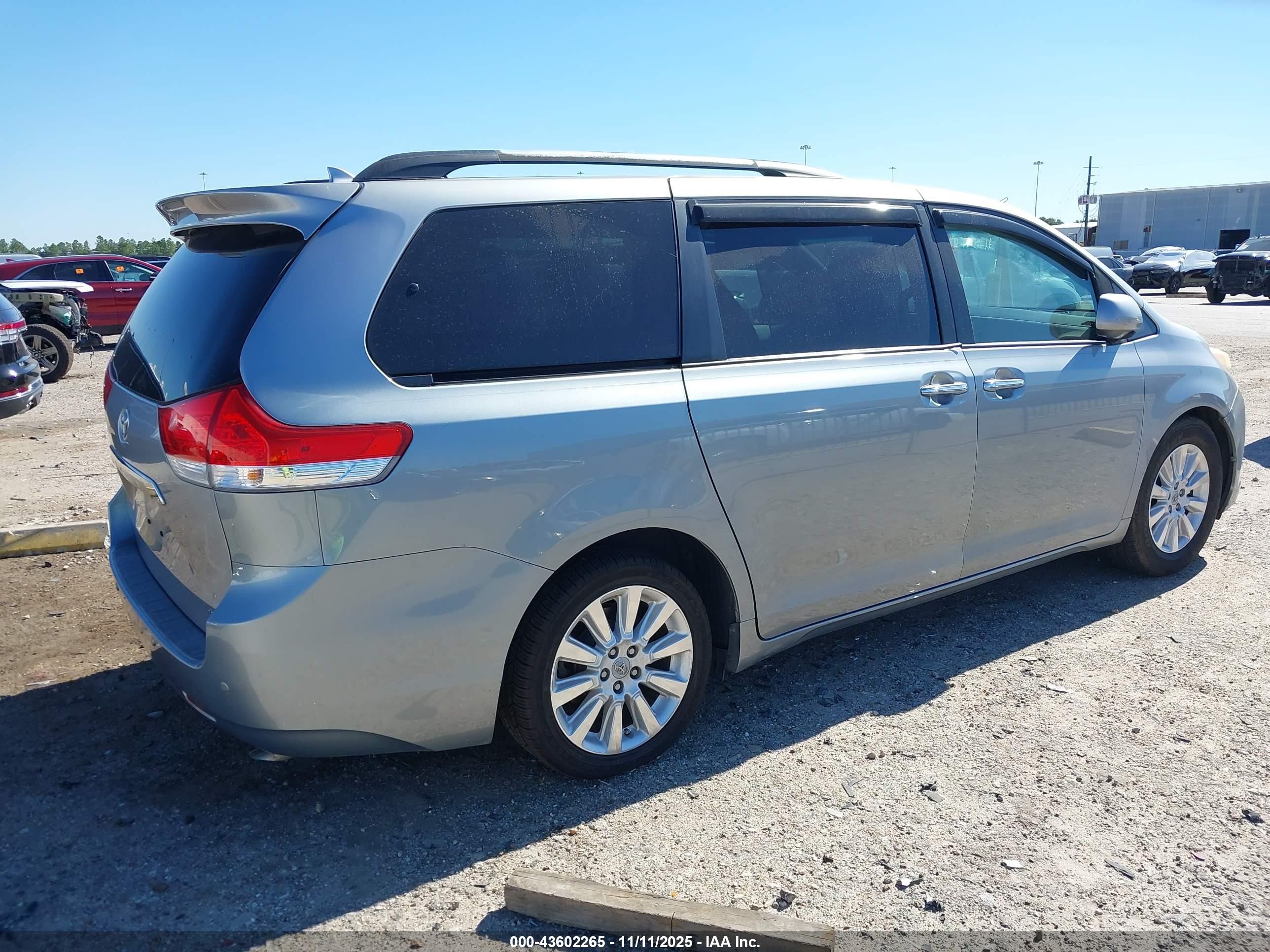 2011 Toyota Sienna Limited V6 Silver vin: 5TDYK3DC8BS160713