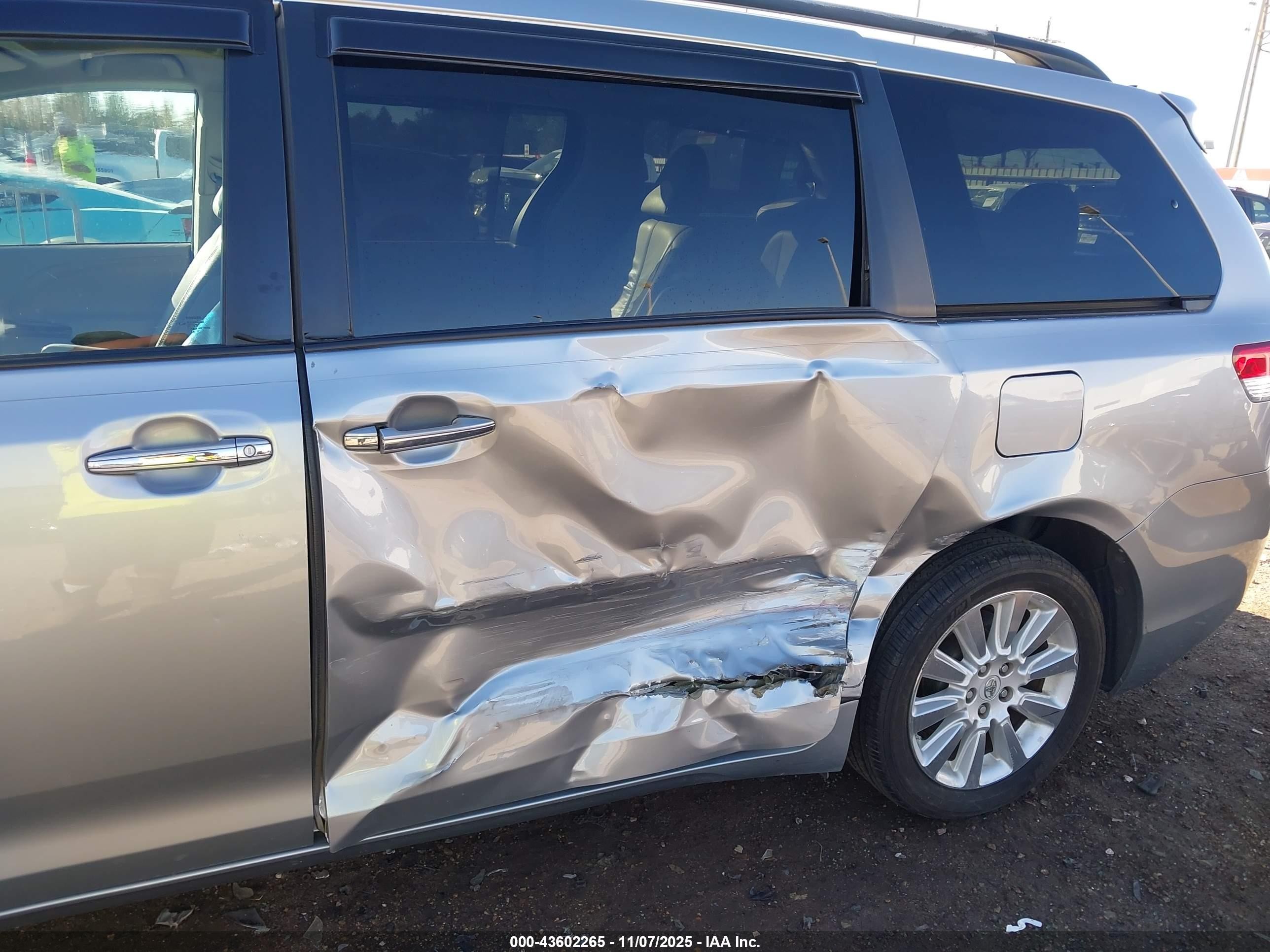 2011 Toyota Sienna Limited V6 Silver vin: 5TDYK3DC8BS160713