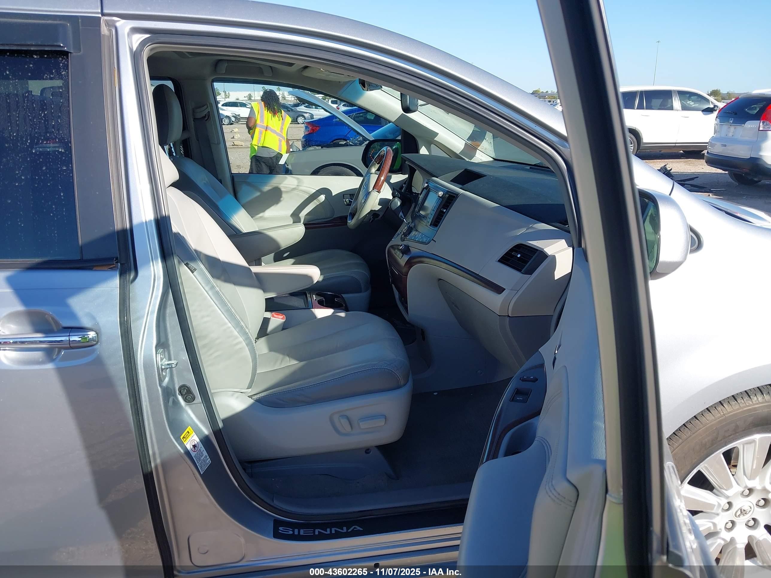 2011 Toyota Sienna Limited V6 Silver vin: 5TDYK3DC8BS160713