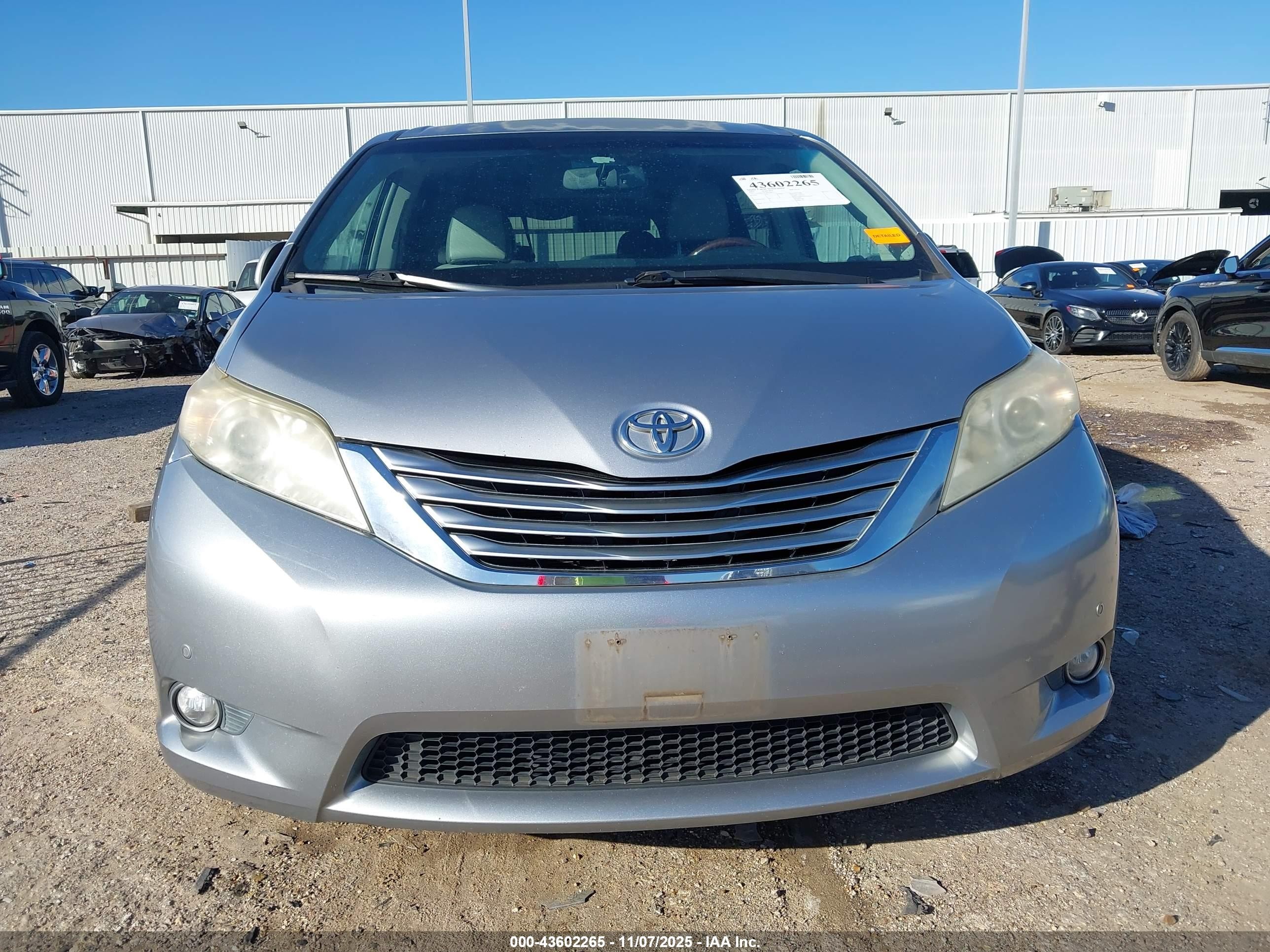 2011 Toyota Sienna Limited V6 Silver vin: 5TDYK3DC8BS160713