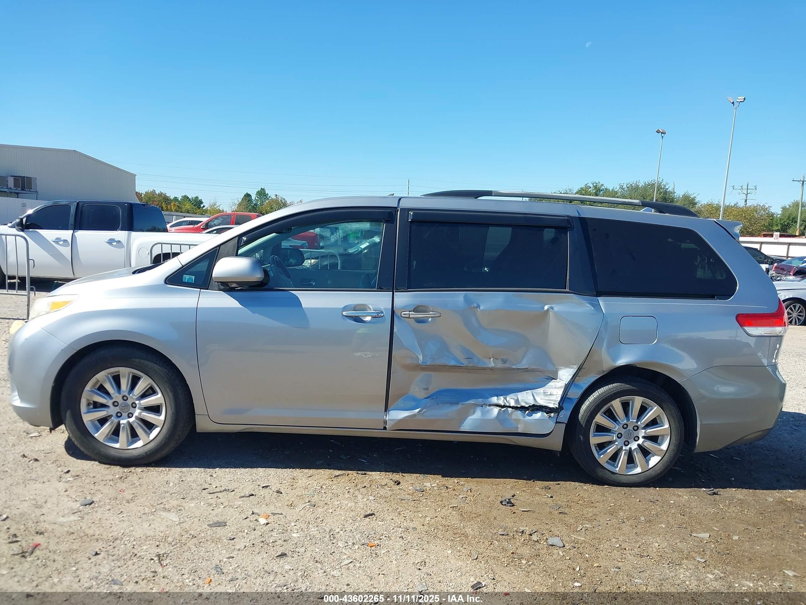 2011 Toyota Sienna Limited V6 Silver vin: 5TDYK3DC8BS160713