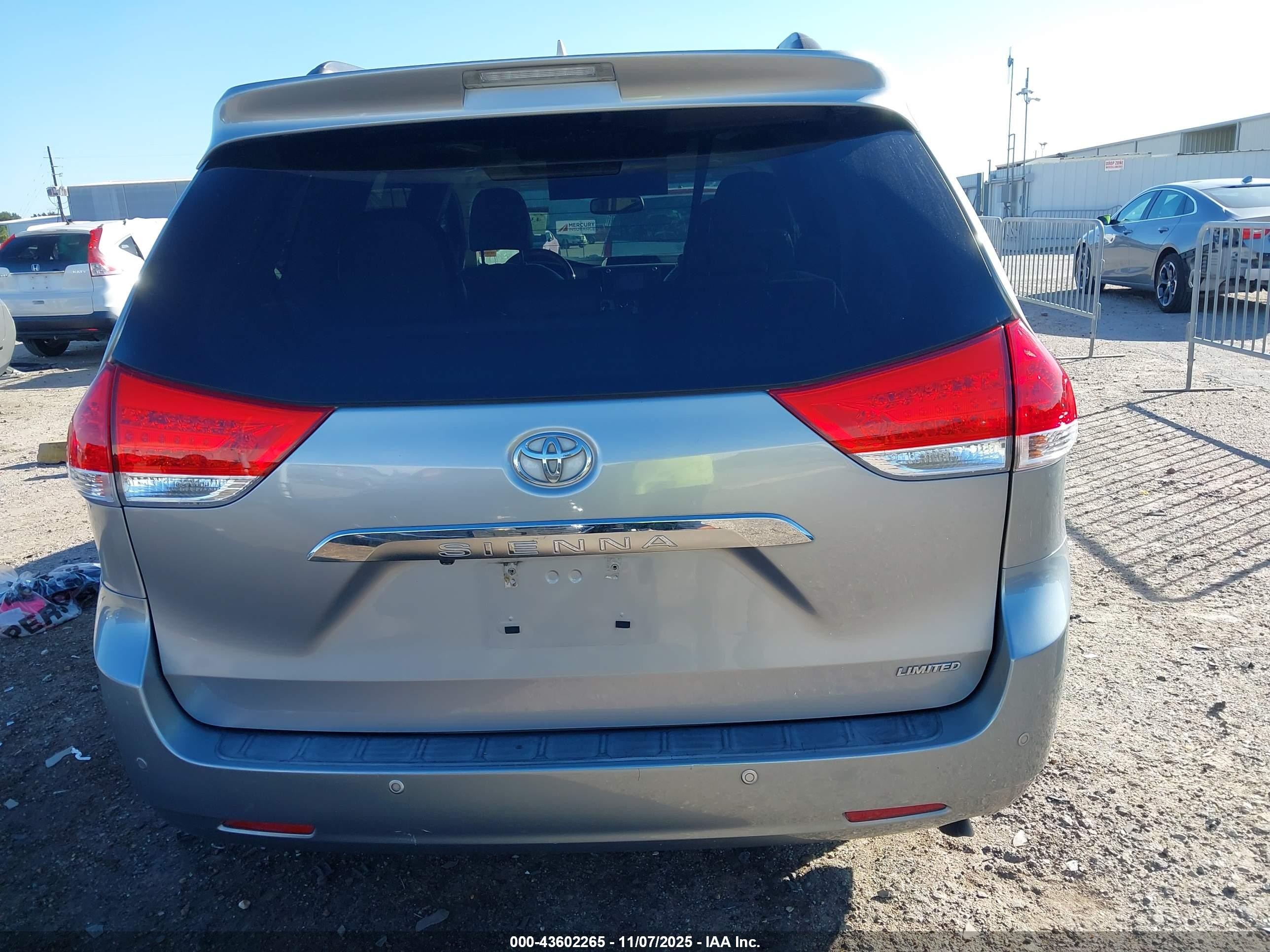 2011 Toyota Sienna Limited V6 Silver vin: 5TDYK3DC8BS160713