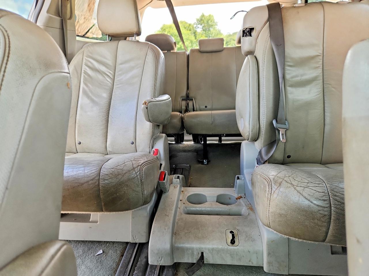 2011 Toyota Sienna Xle 8-passenger Gray vin: 5TDYK3DC8BS162011
