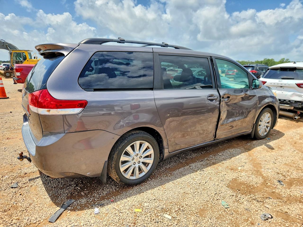 2011 Toyota Sienna Xle 8-passenger Gray vin: 5TDYK3DC8BS162011