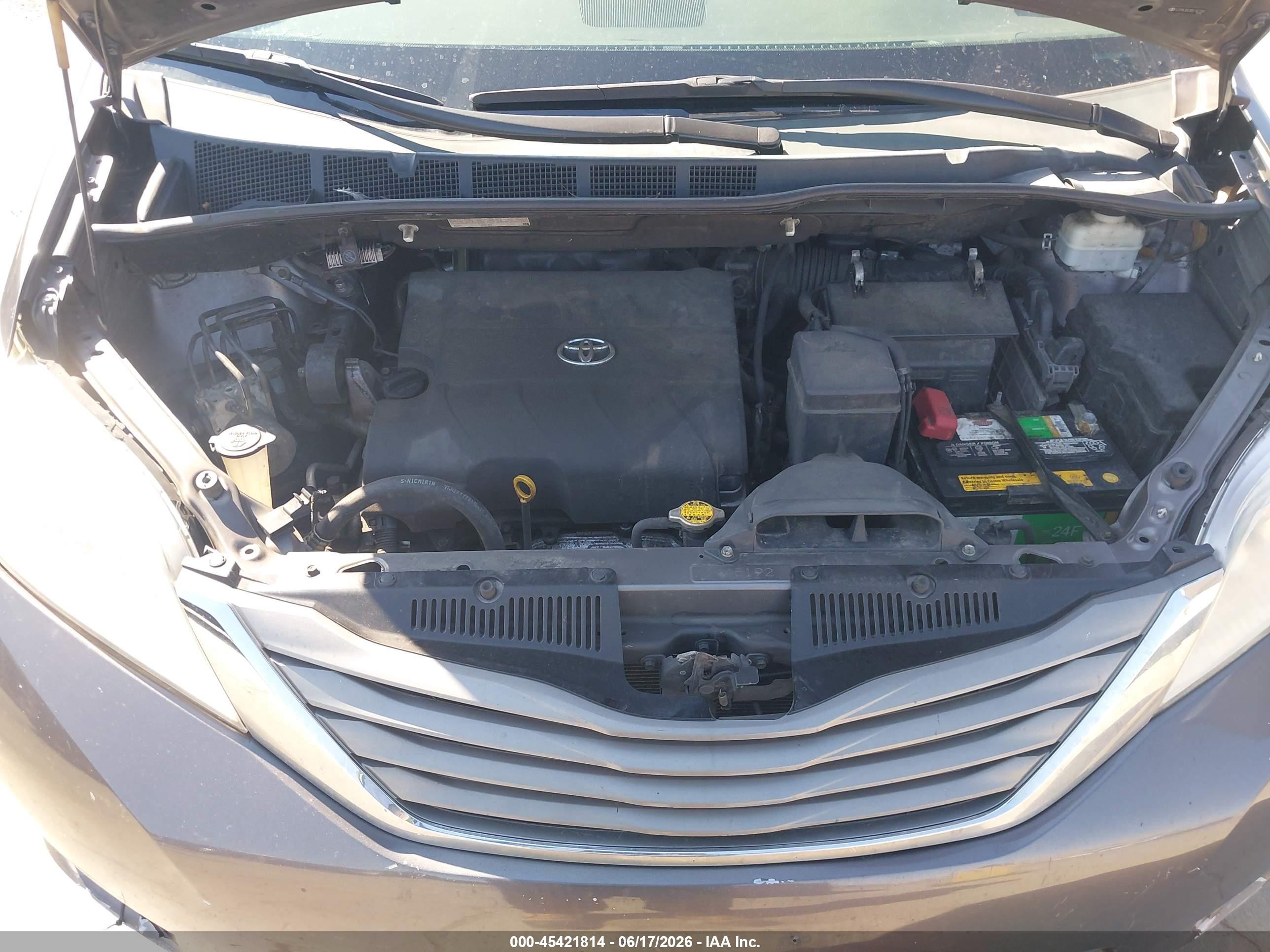 2011 Toyota Sienna Xle V6 Gray vin: 5TDYK3DC8BS162266
