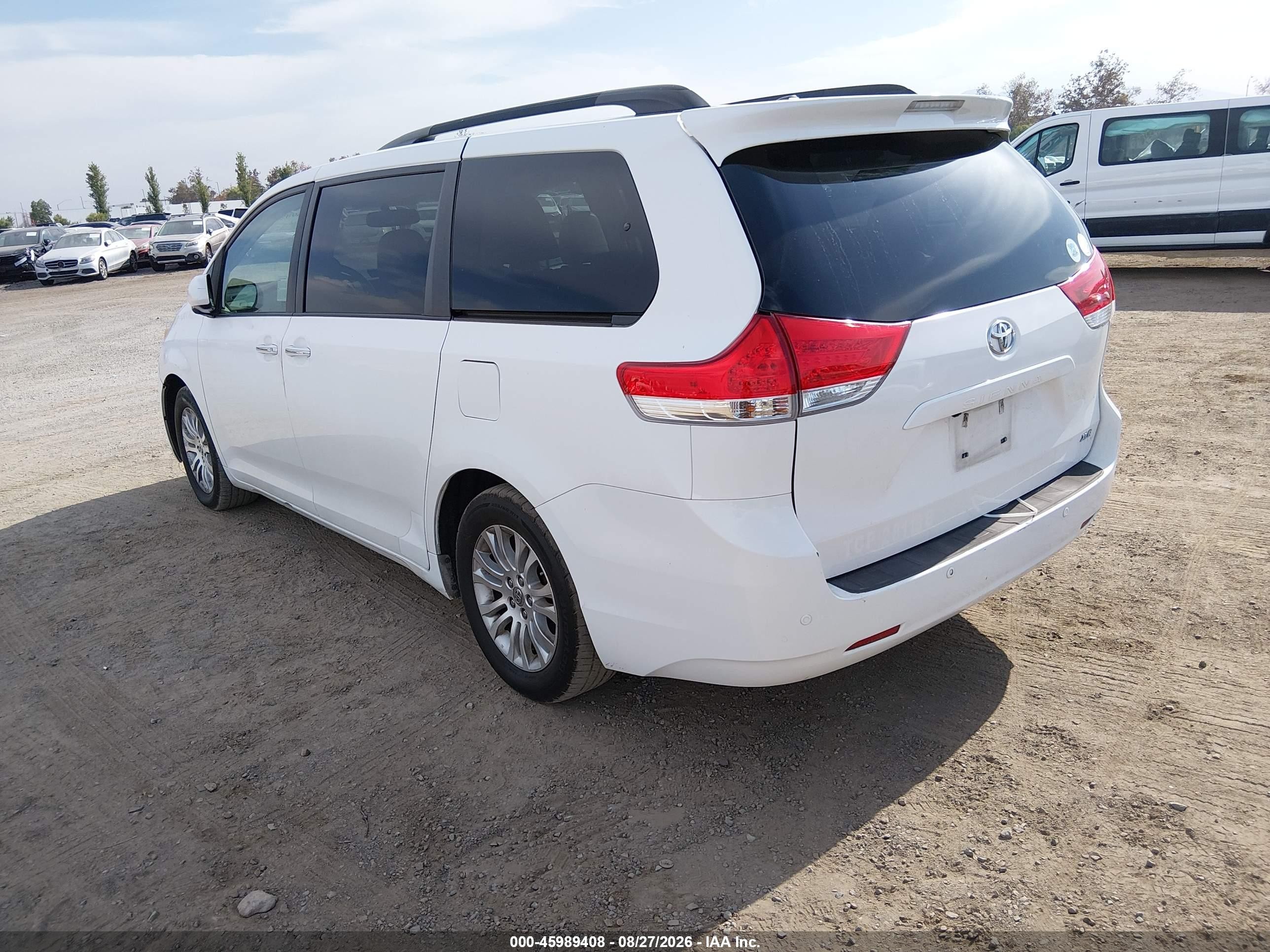 2011 Toyota Sienna Xle V6 Белый vin: 5TDYK3DC8BS171792