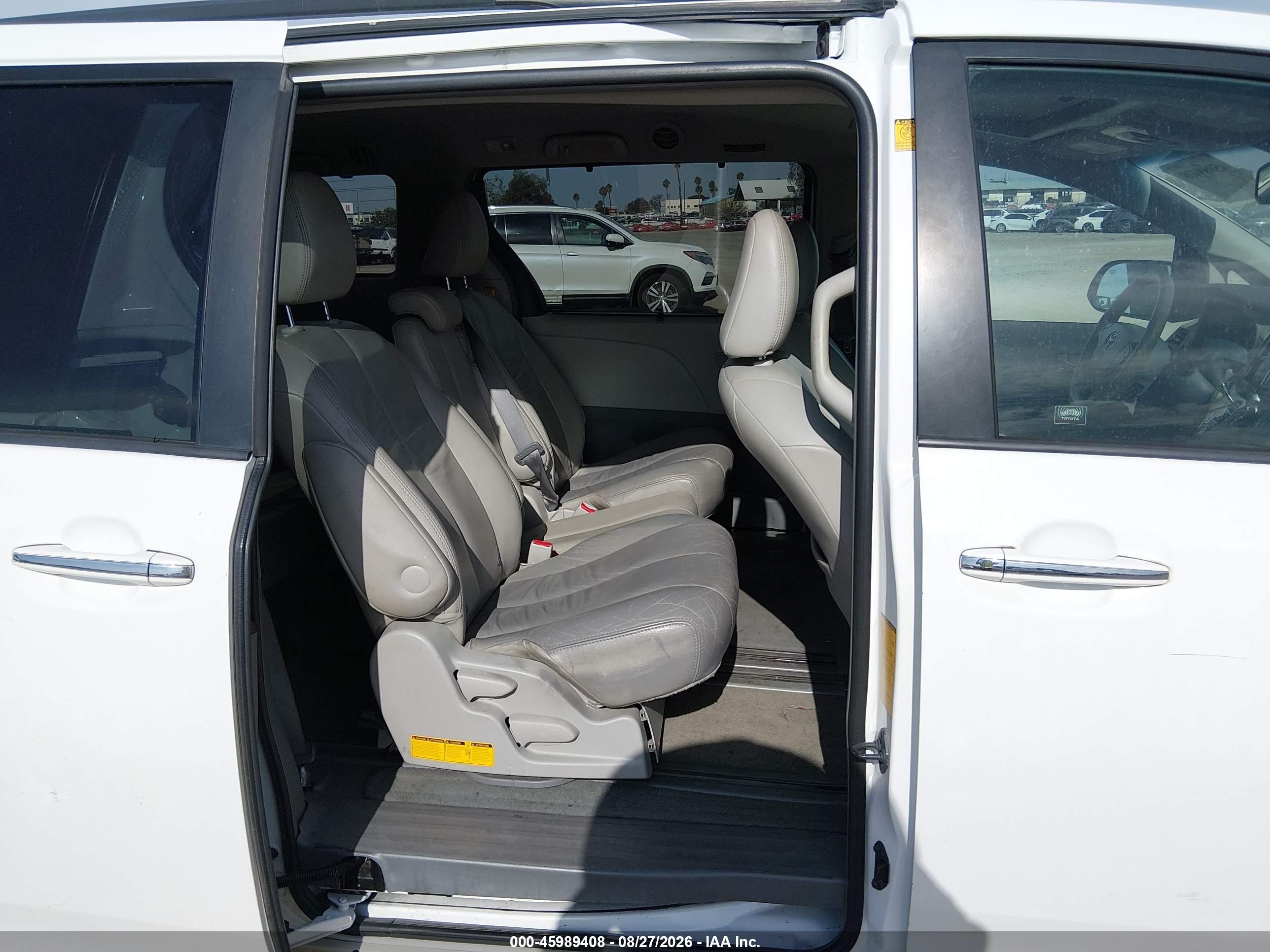 2011 Toyota Sienna Xle V6 Белый vin: 5TDYK3DC8BS171792