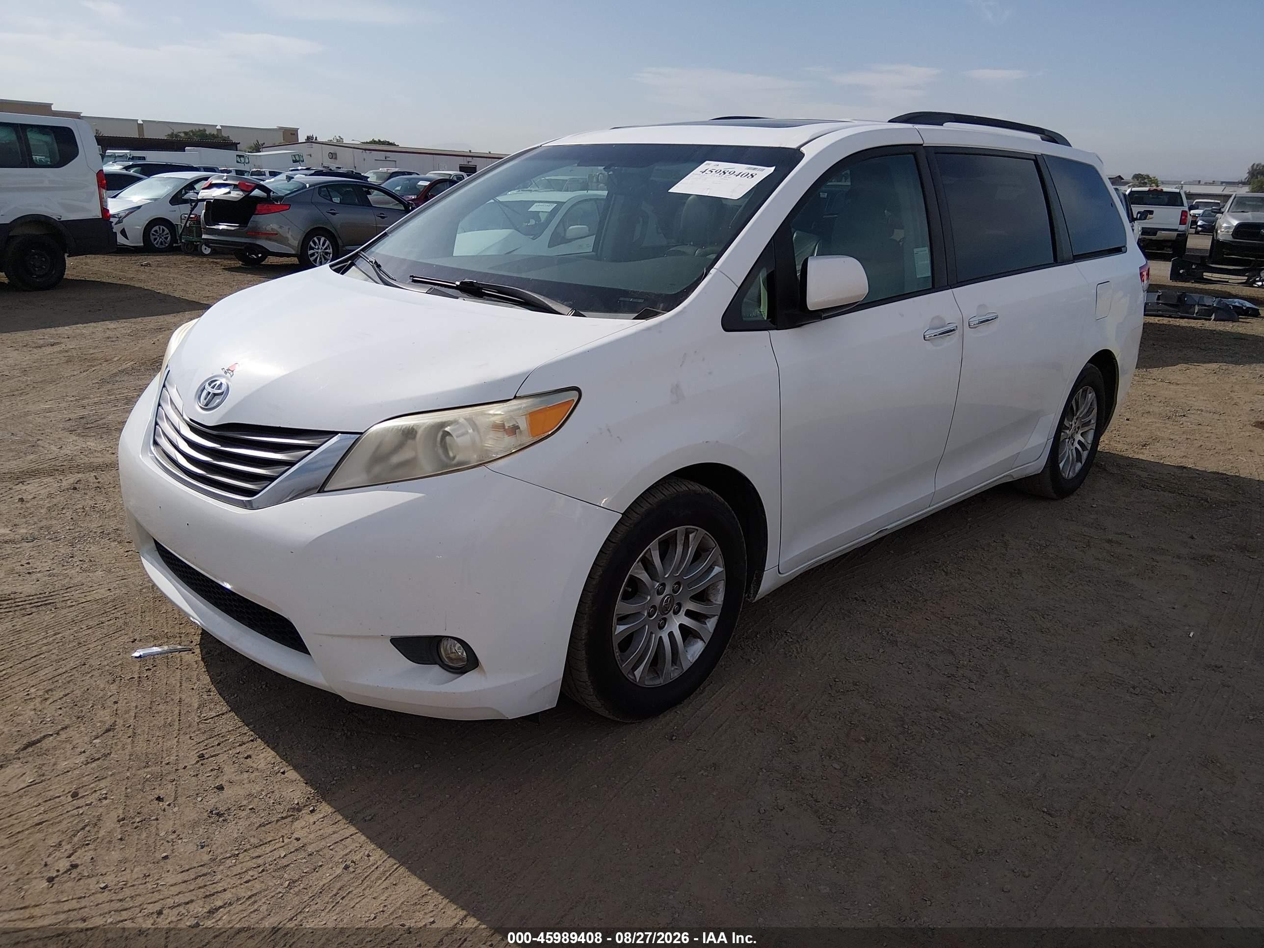 2011 Toyota Sienna Xle V6 Белый vin: 5TDYK3DC8BS171792