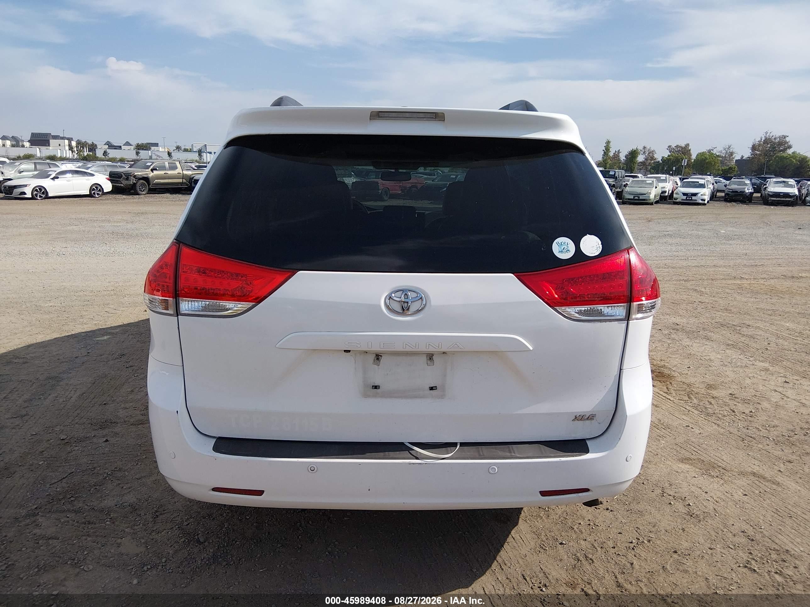 2011 Toyota Sienna Xle V6 Белый vin: 5TDYK3DC8BS171792