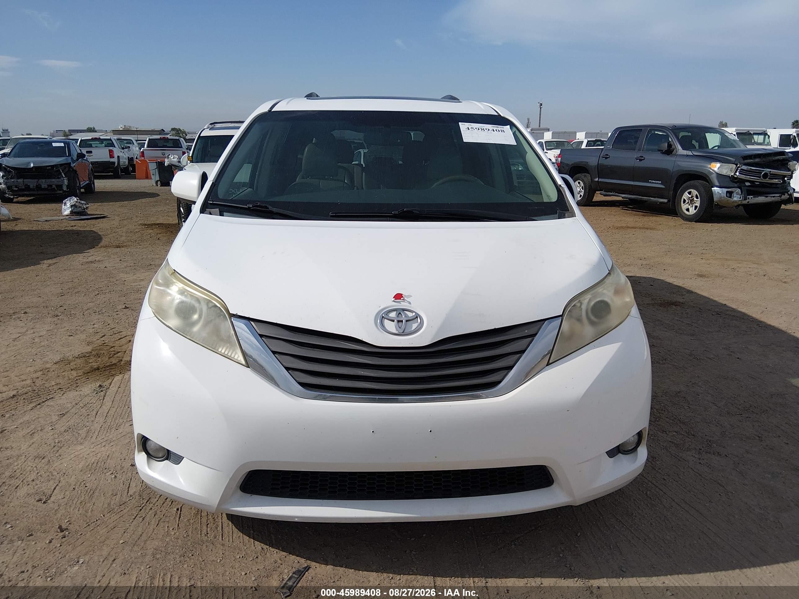 2011 Toyota Sienna Xle V6 Белый vin: 5TDYK3DC8BS171792