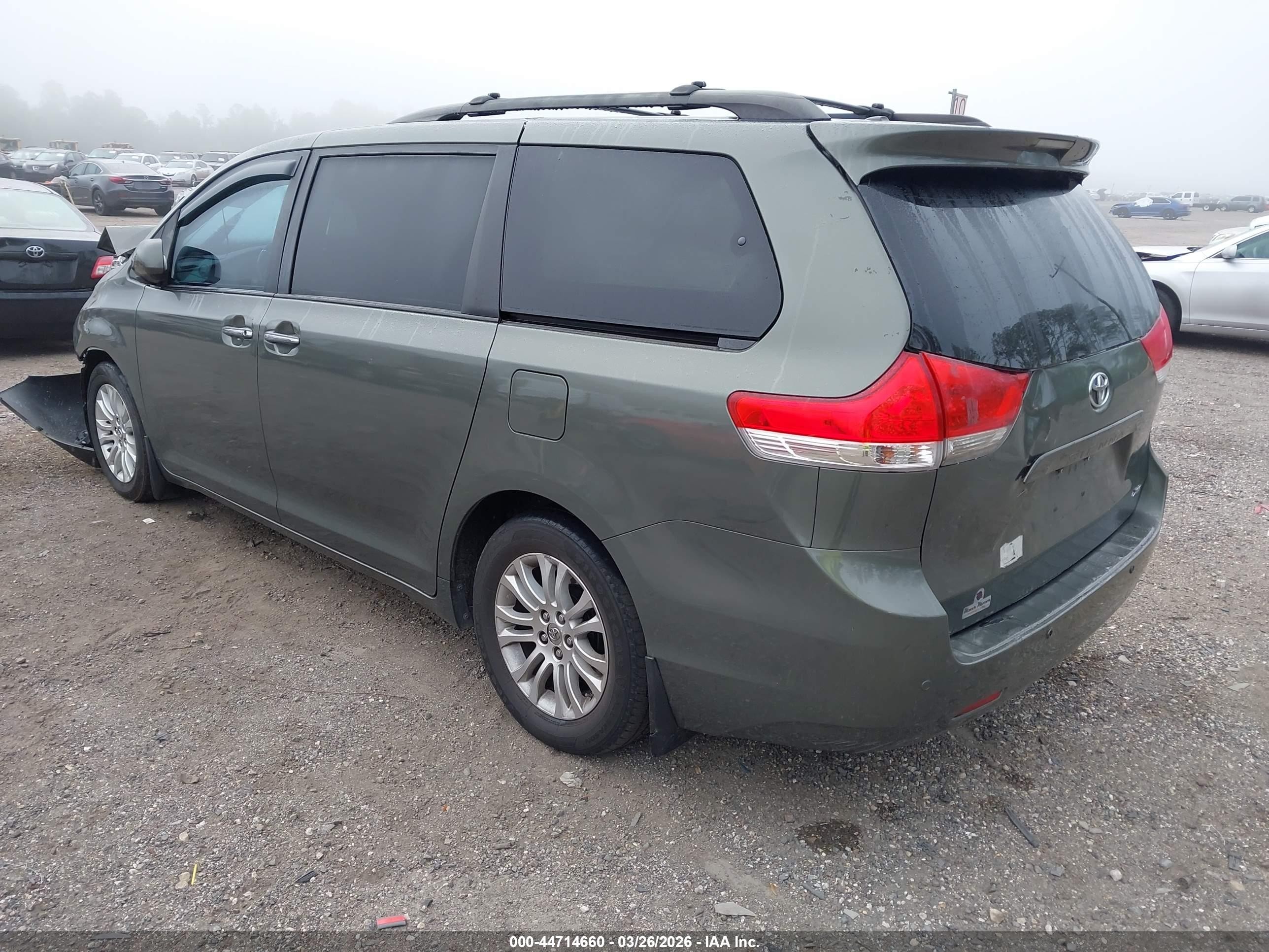 2011 Toyota Sienna Xle Green vin: 5TDYK3DC8BS172733
