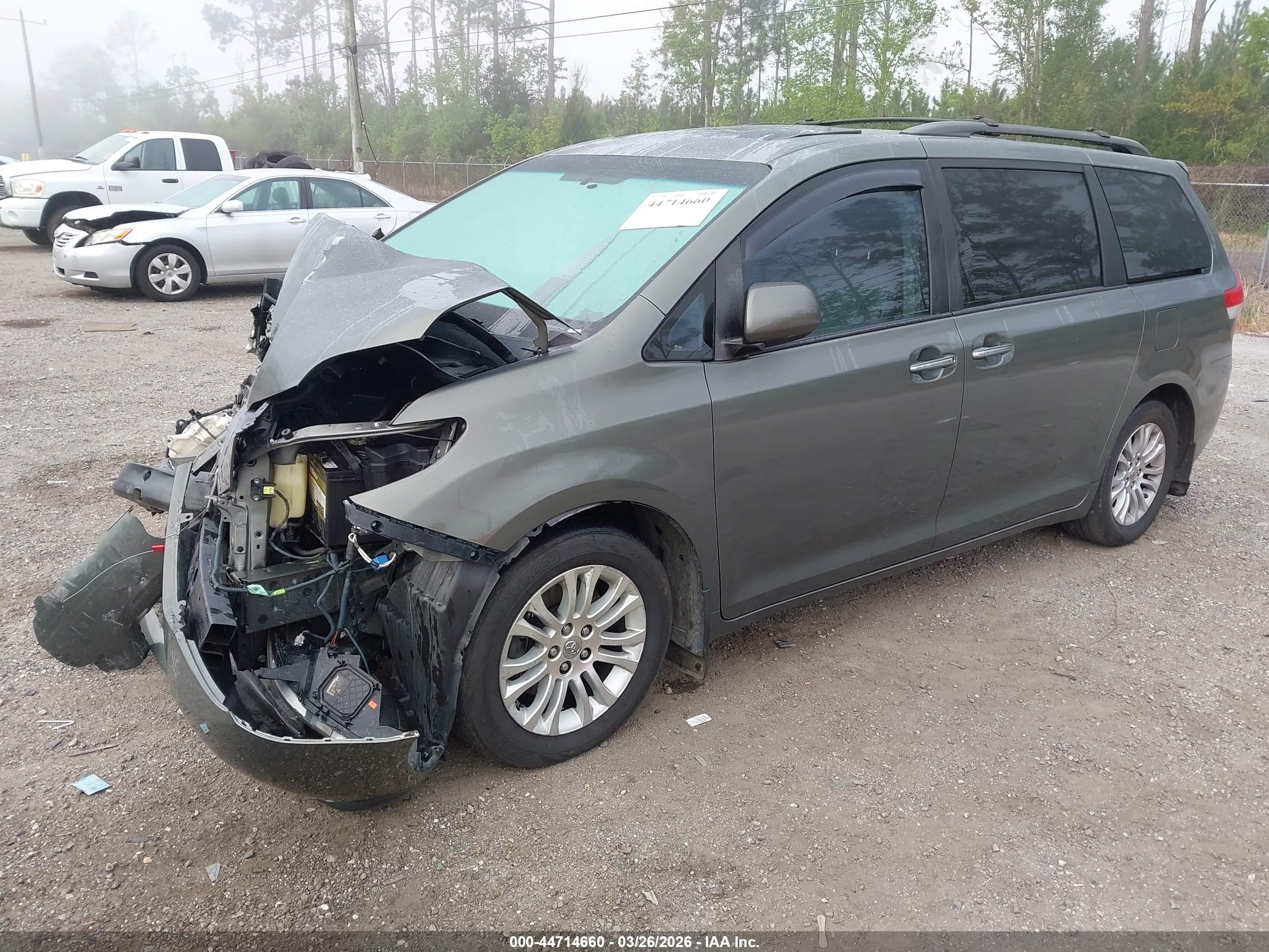 2011 Toyota Sienna Xle Green vin: 5TDYK3DC8BS172733
