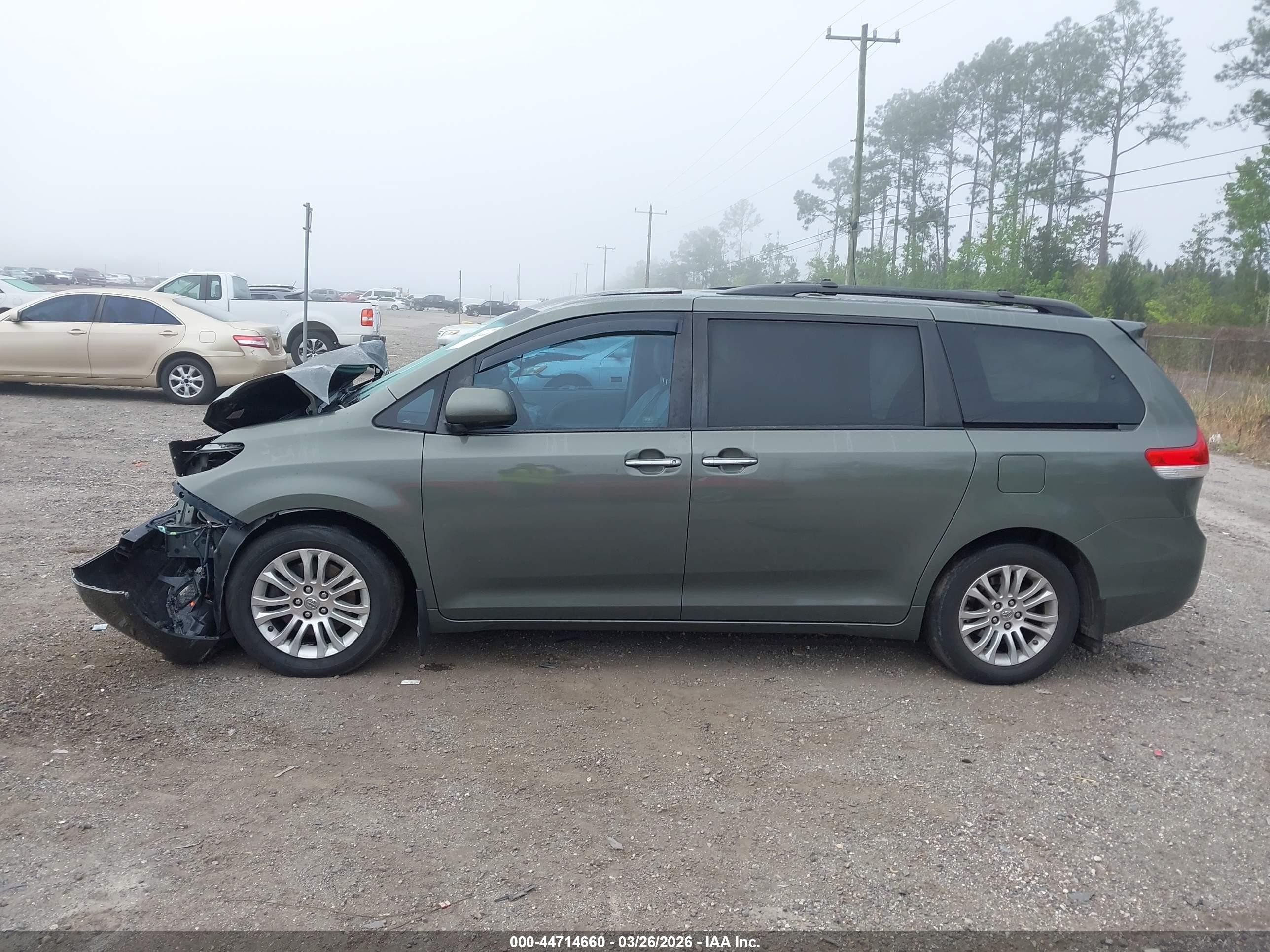 2011 Toyota Sienna Xle Green vin: 5TDYK3DC8BS172733
