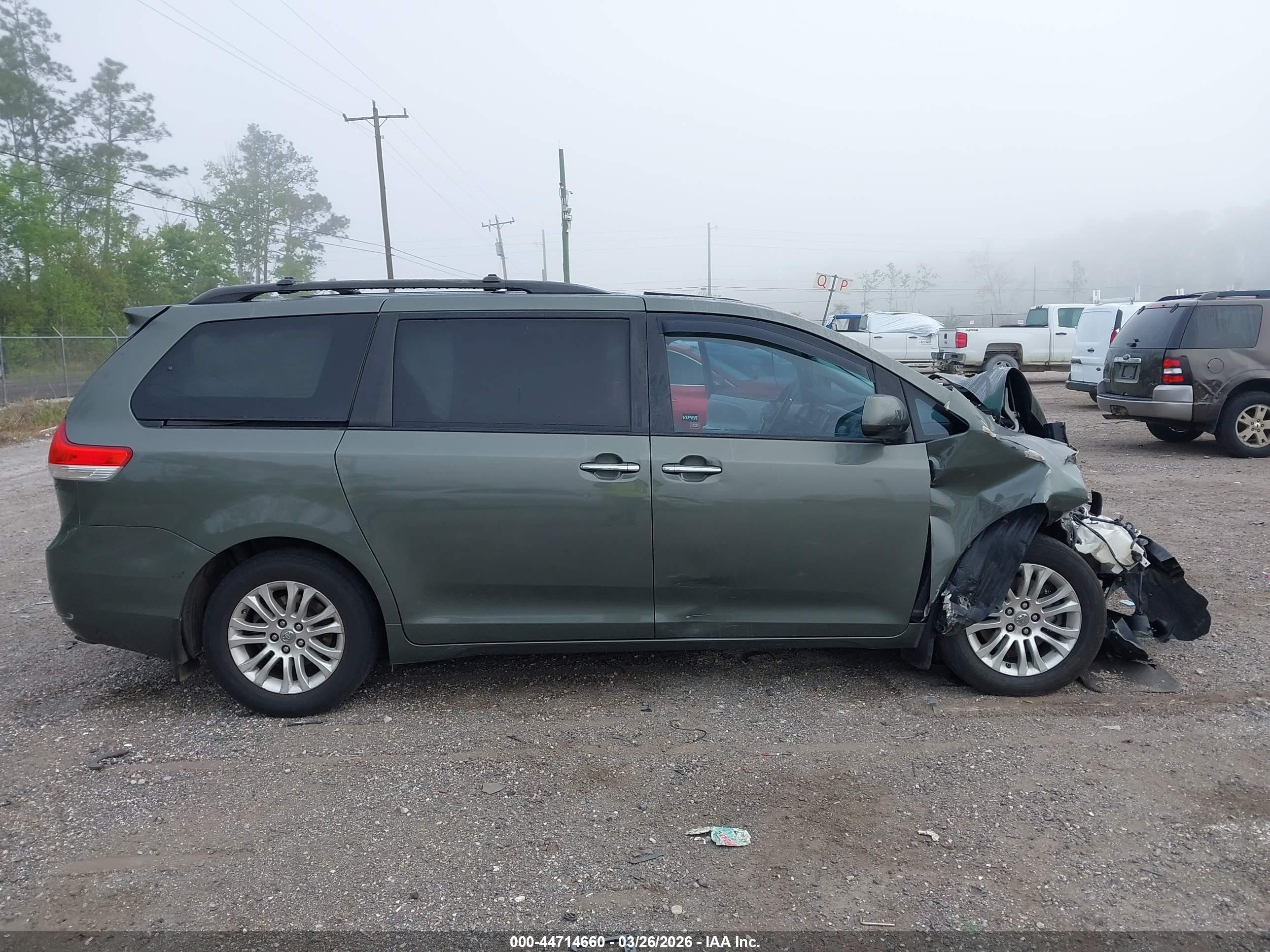 2011 Toyota Sienna Xle Green vin: 5TDYK3DC8BS172733