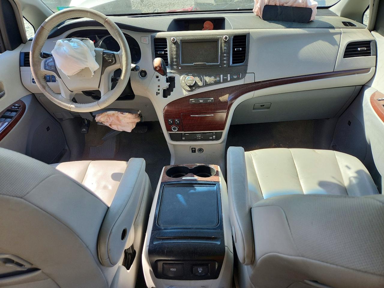 2012 Toyota Sienna Xle 8-passenger Silver vin: 5TDYK3DC8CS190862