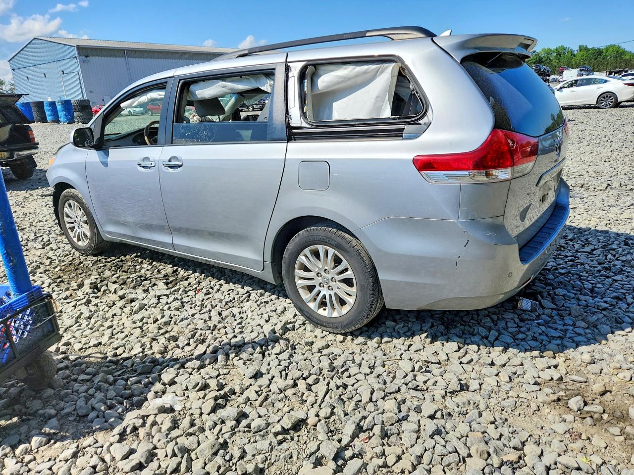 2012 Toyota Sienna Xle 8-passenger Silver vin: 5TDYK3DC8CS190862