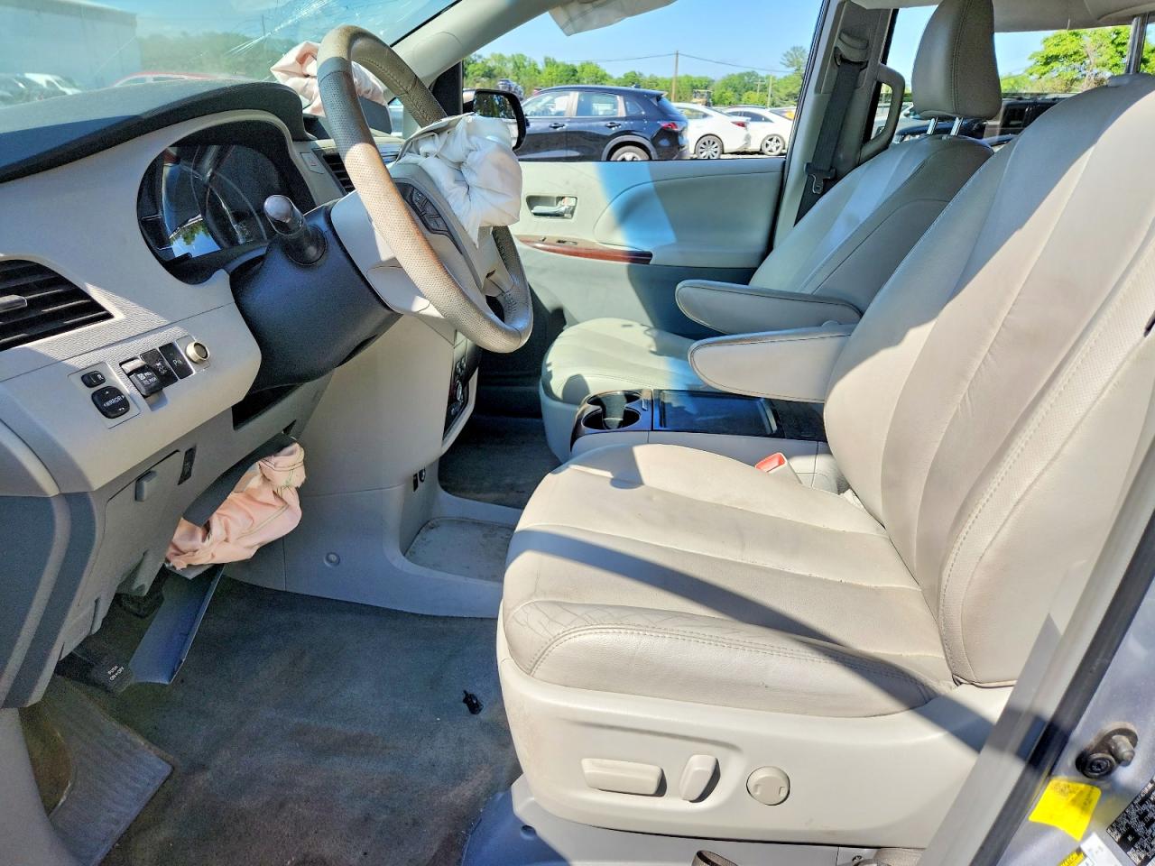 2012 Toyota Sienna Xle 8-passenger Silver vin: 5TDYK3DC8CS190862
