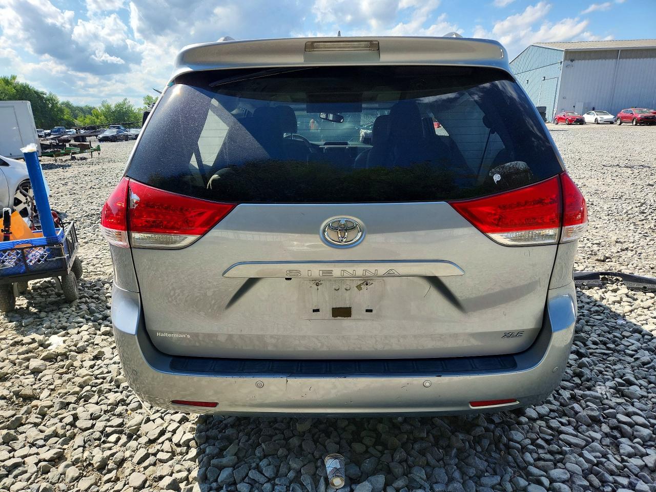 2012 Toyota Sienna Xle 8-passenger Silver vin: 5TDYK3DC8CS190862