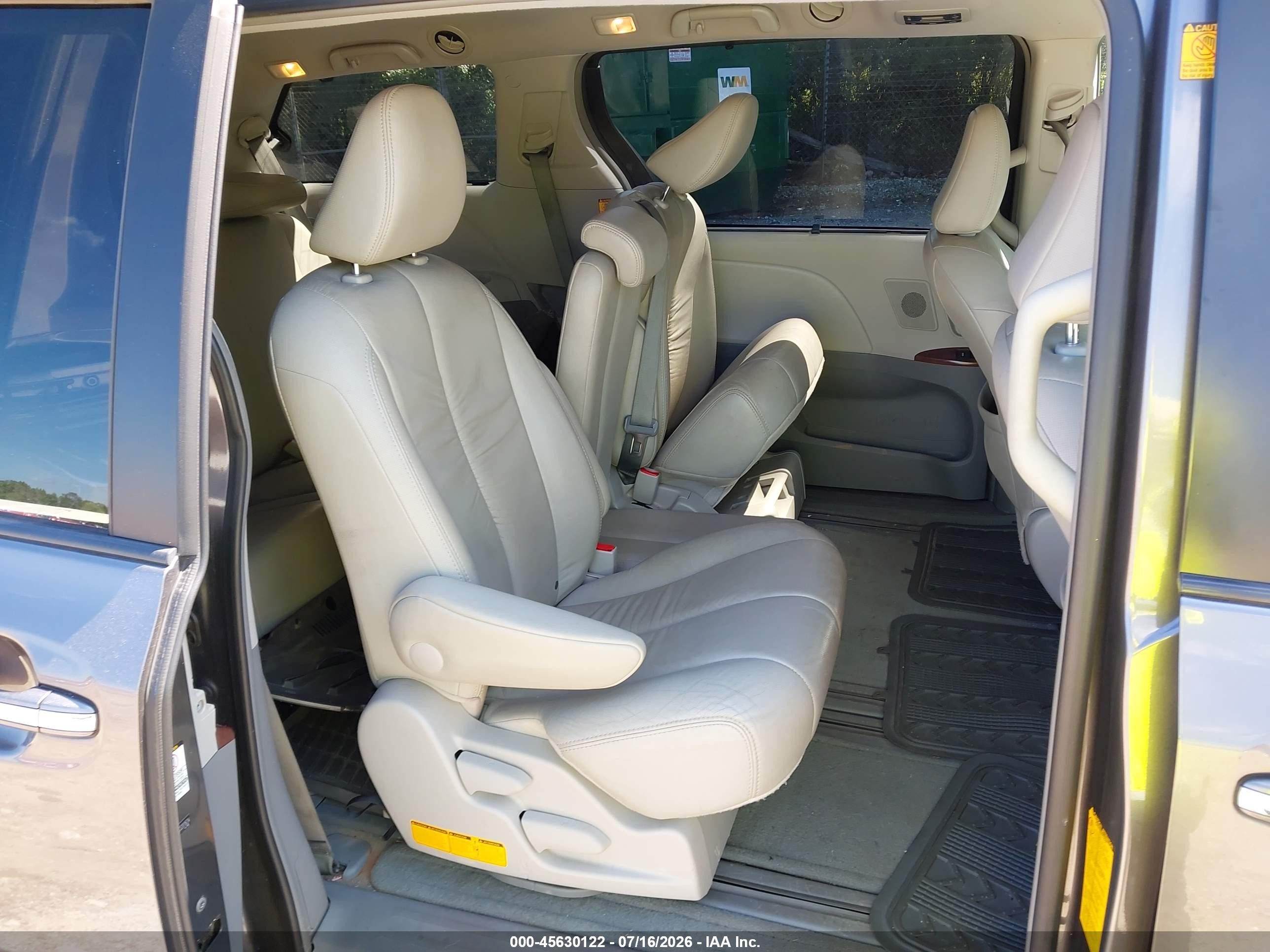 2012 Toyota Sienna Xle V6 8 Passenger Gray vin: 5TDYK3DC8CS201634